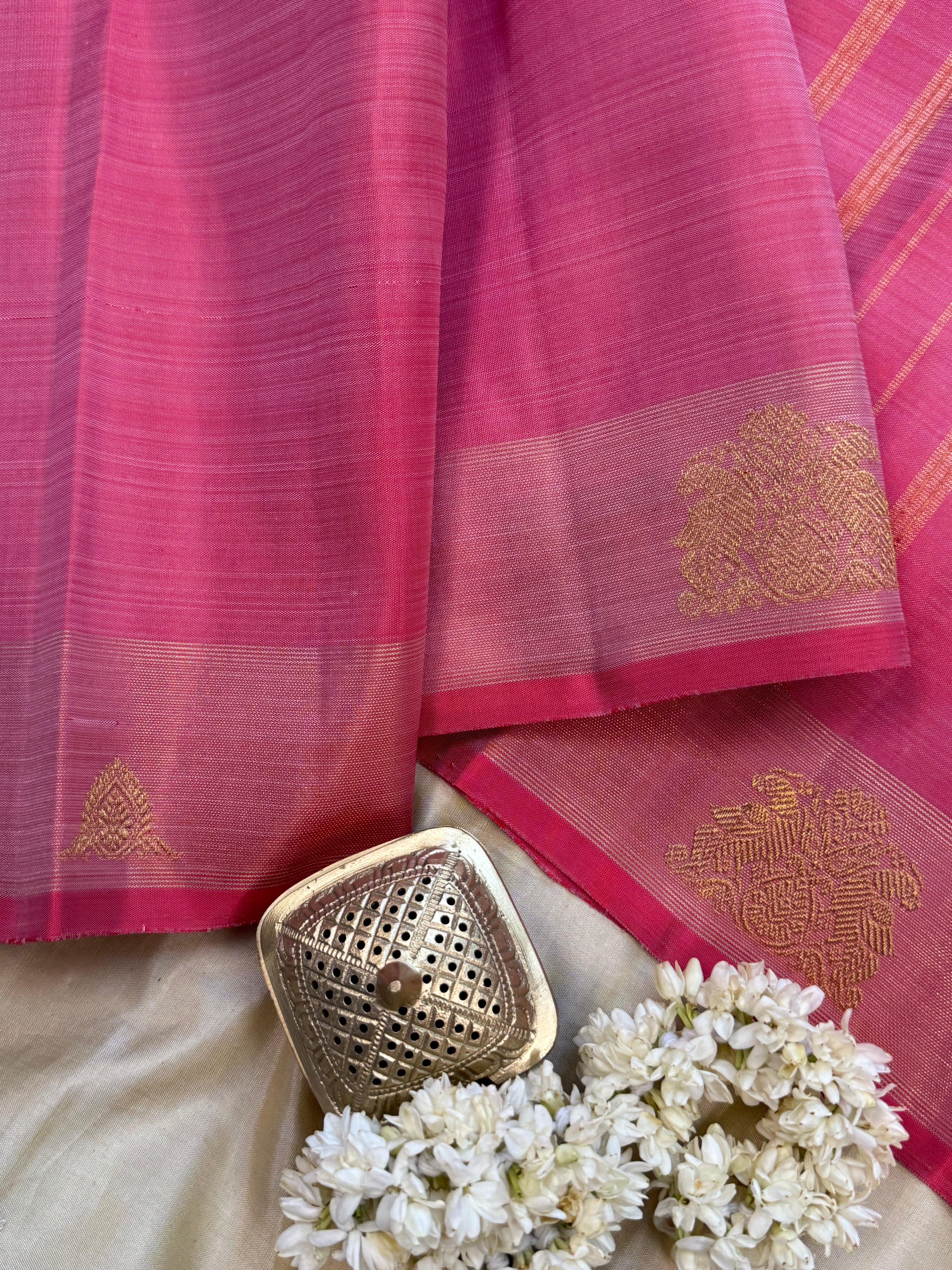 Lotus pink border butta / Kanjipuram silk