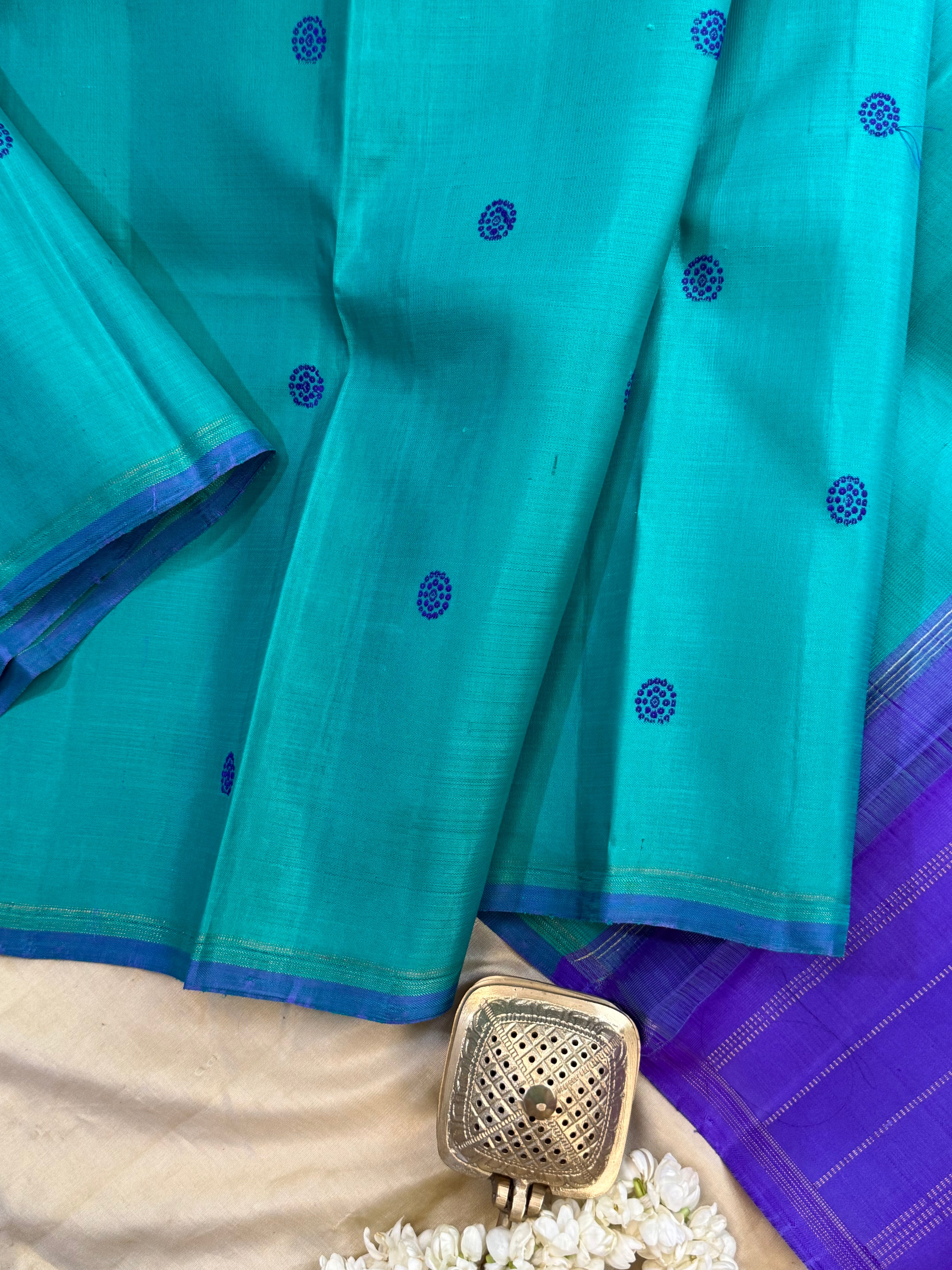 Sea blue and purple thread butta / Kanjipuram silk