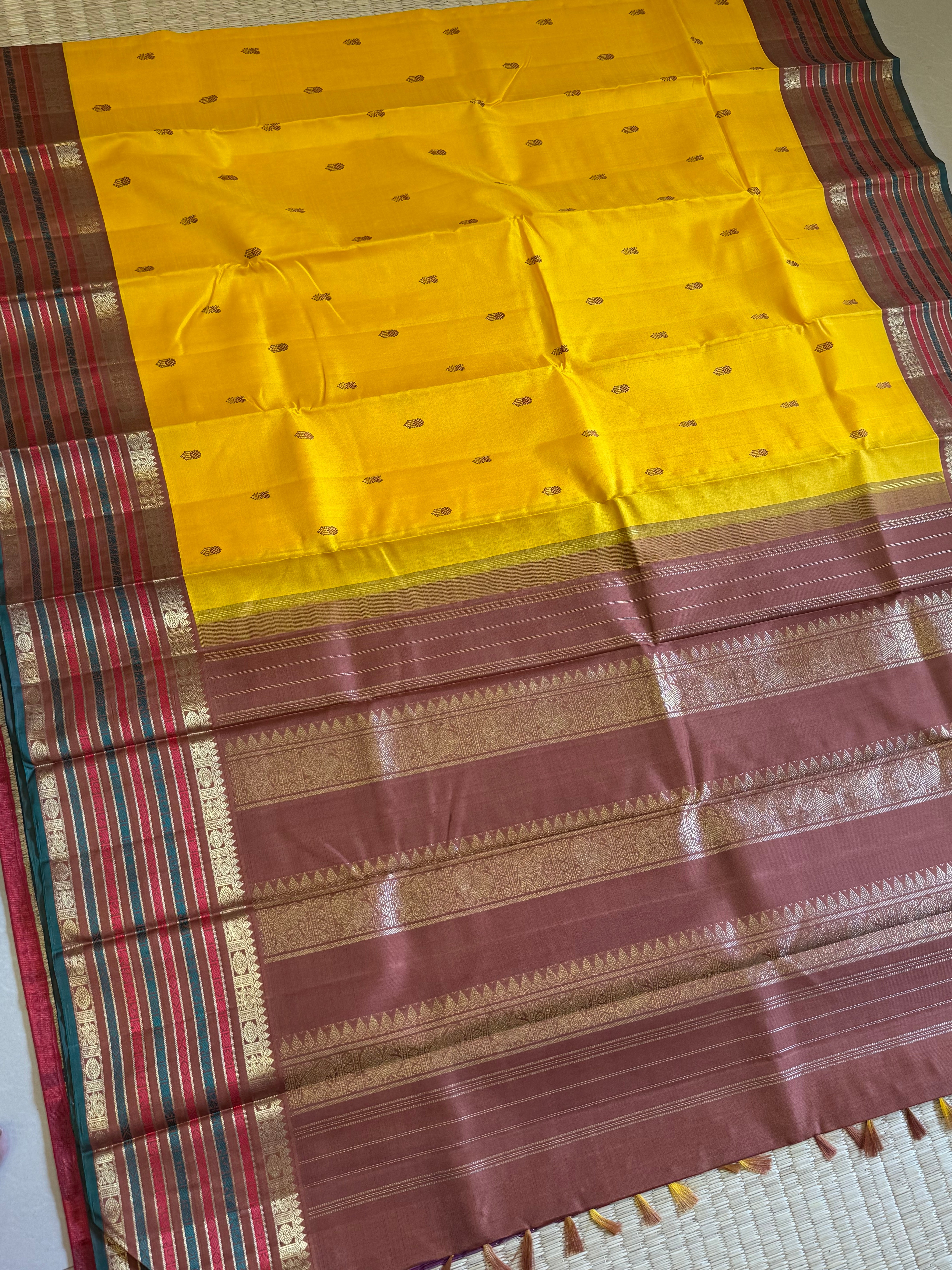 Yellow varisapet Kai Korvai - clearance sale / kanjipuram silk