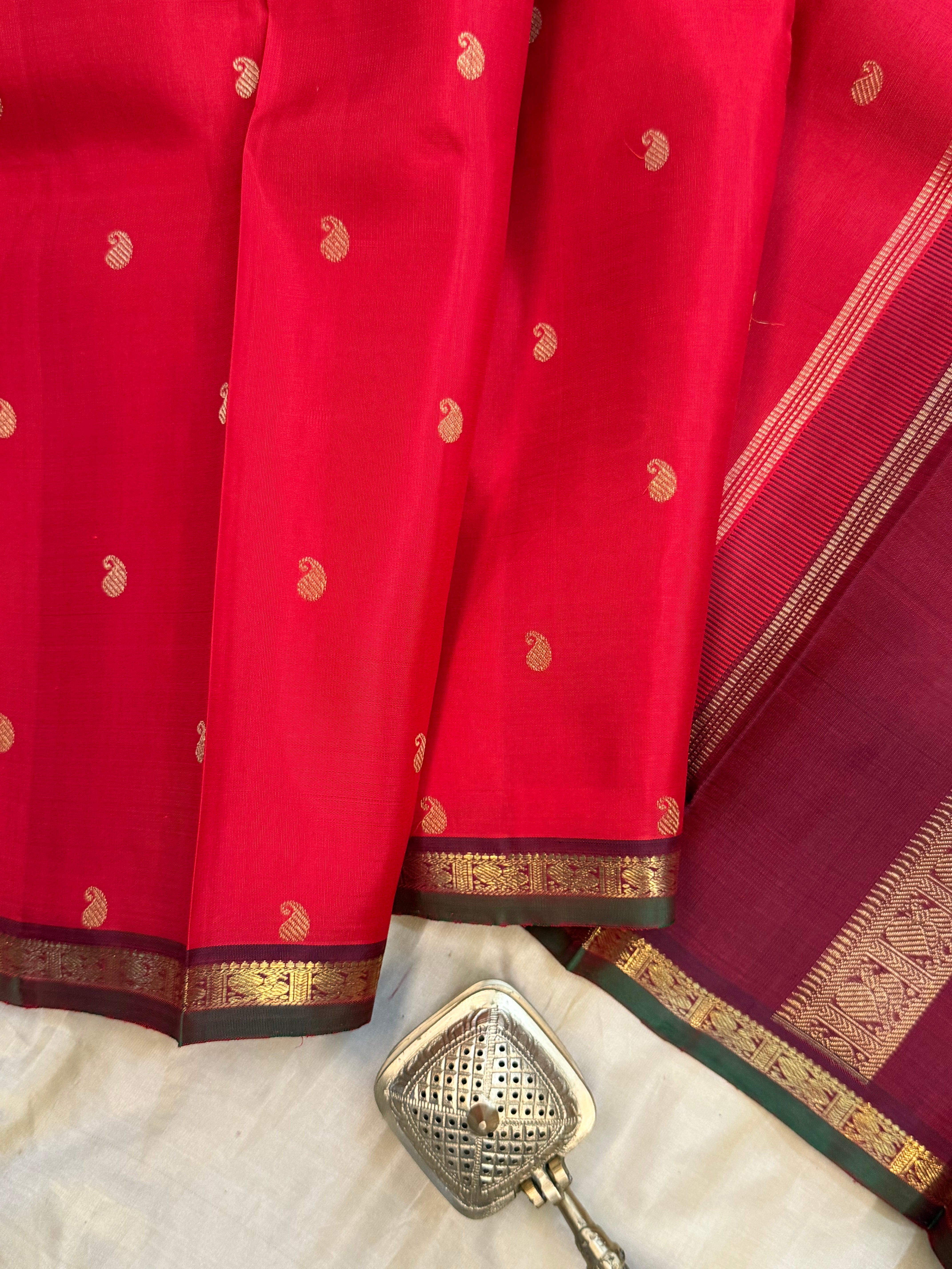 Permam : chilli red small border . / Kanjipuram silk CL0696
