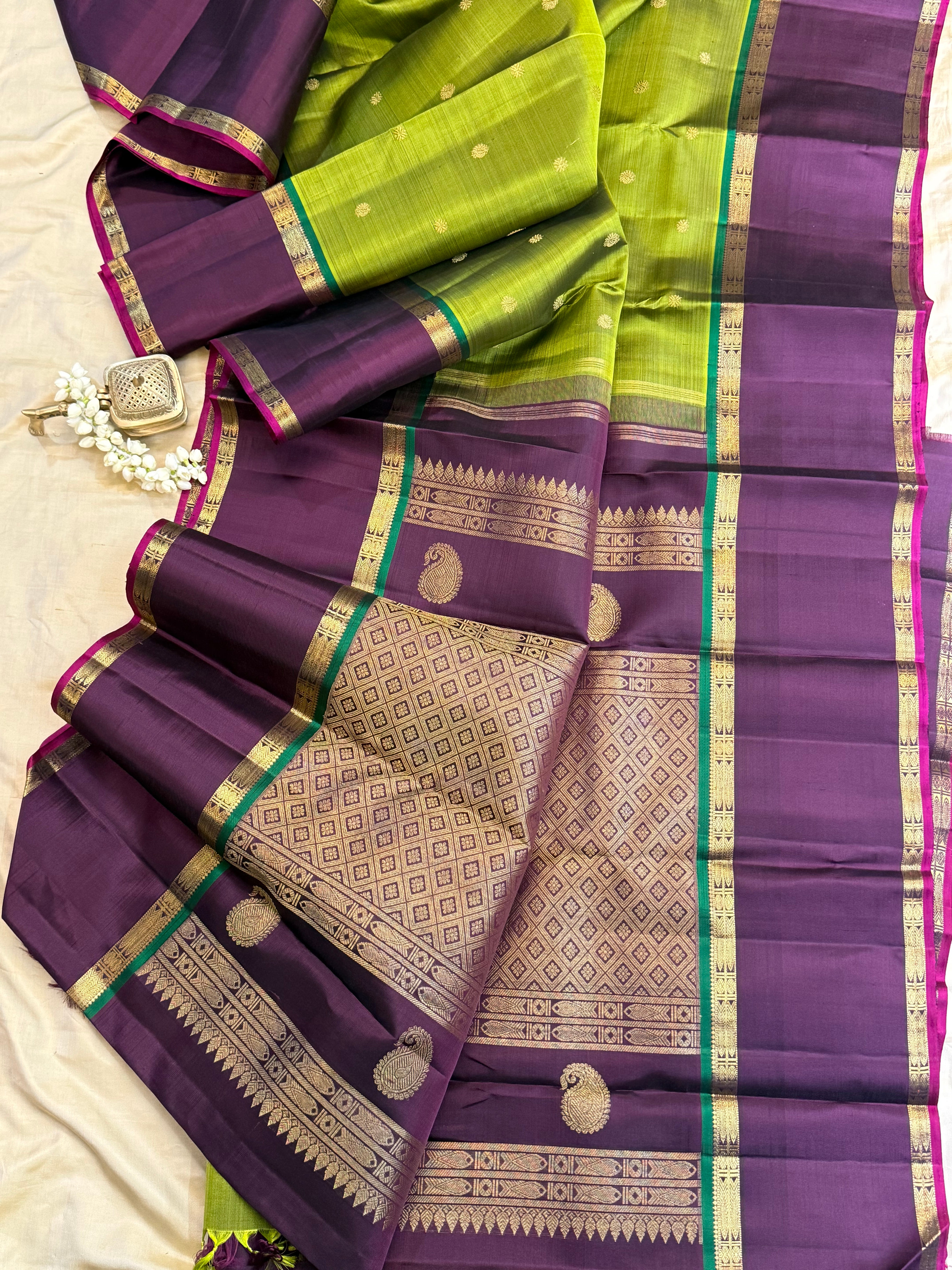 Mehandi green and deep purple fish rettapet border / Kanjipuram silk CL9997