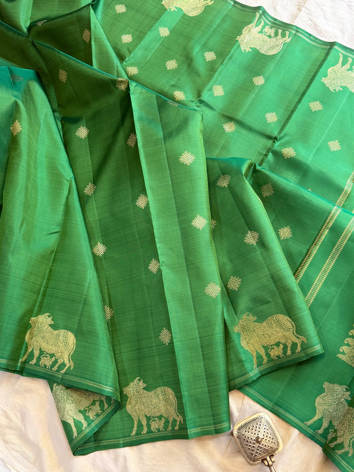 Komatha border Kolam Butta - pure Zari Kanjipuram silk