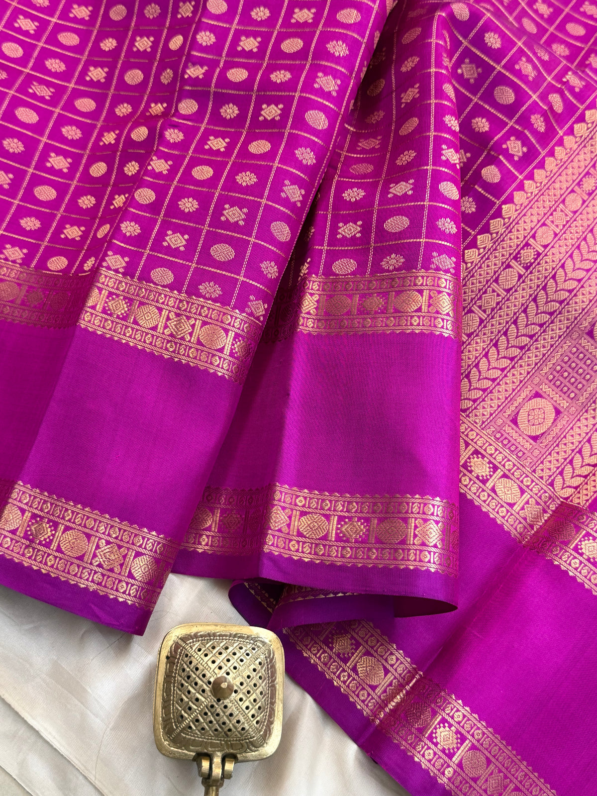 Magenta pink lakshambutta kili pallu / Special edition kanjipuram silk