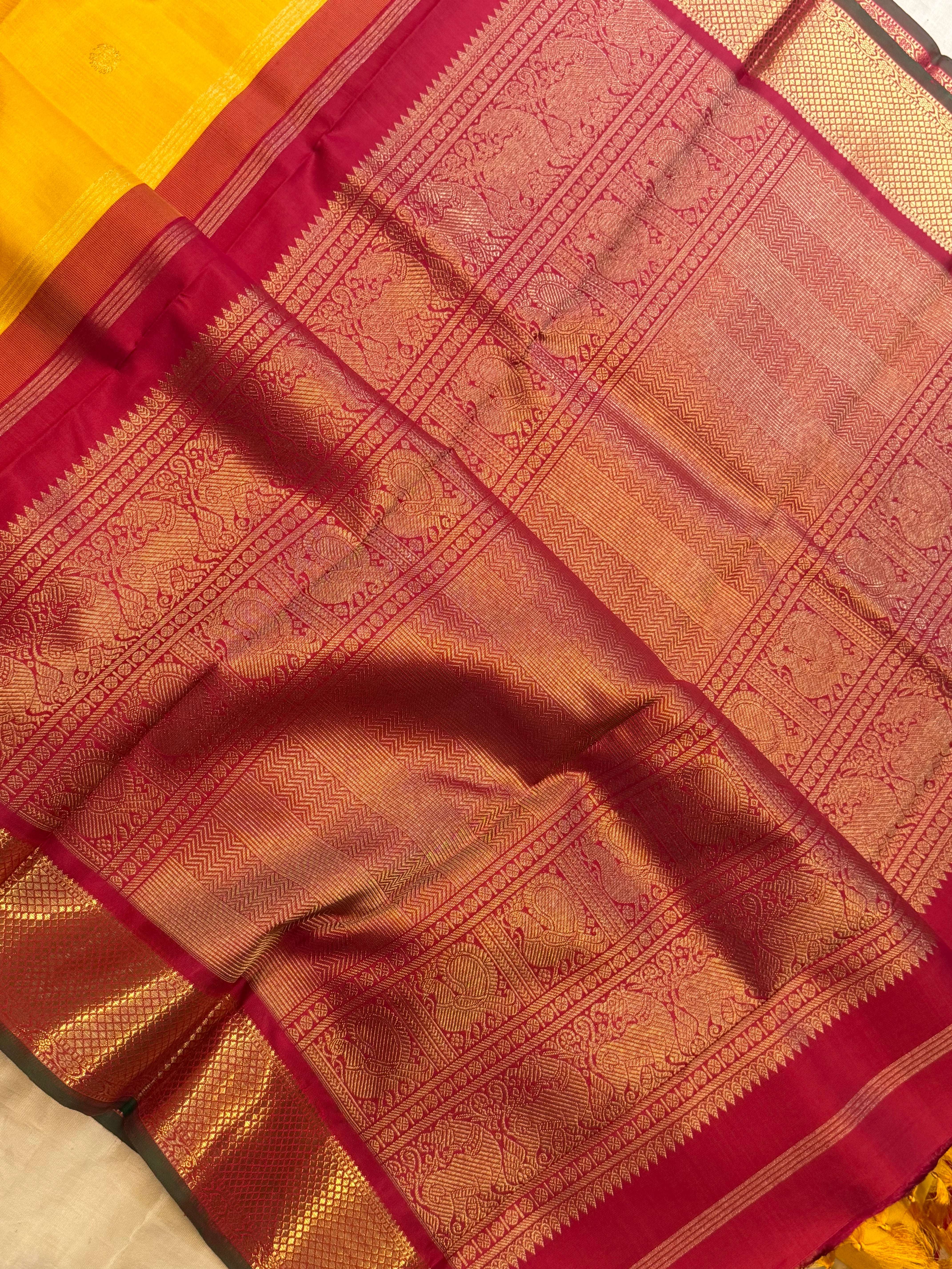 Golden manjal korvai / kanjipuram silk
