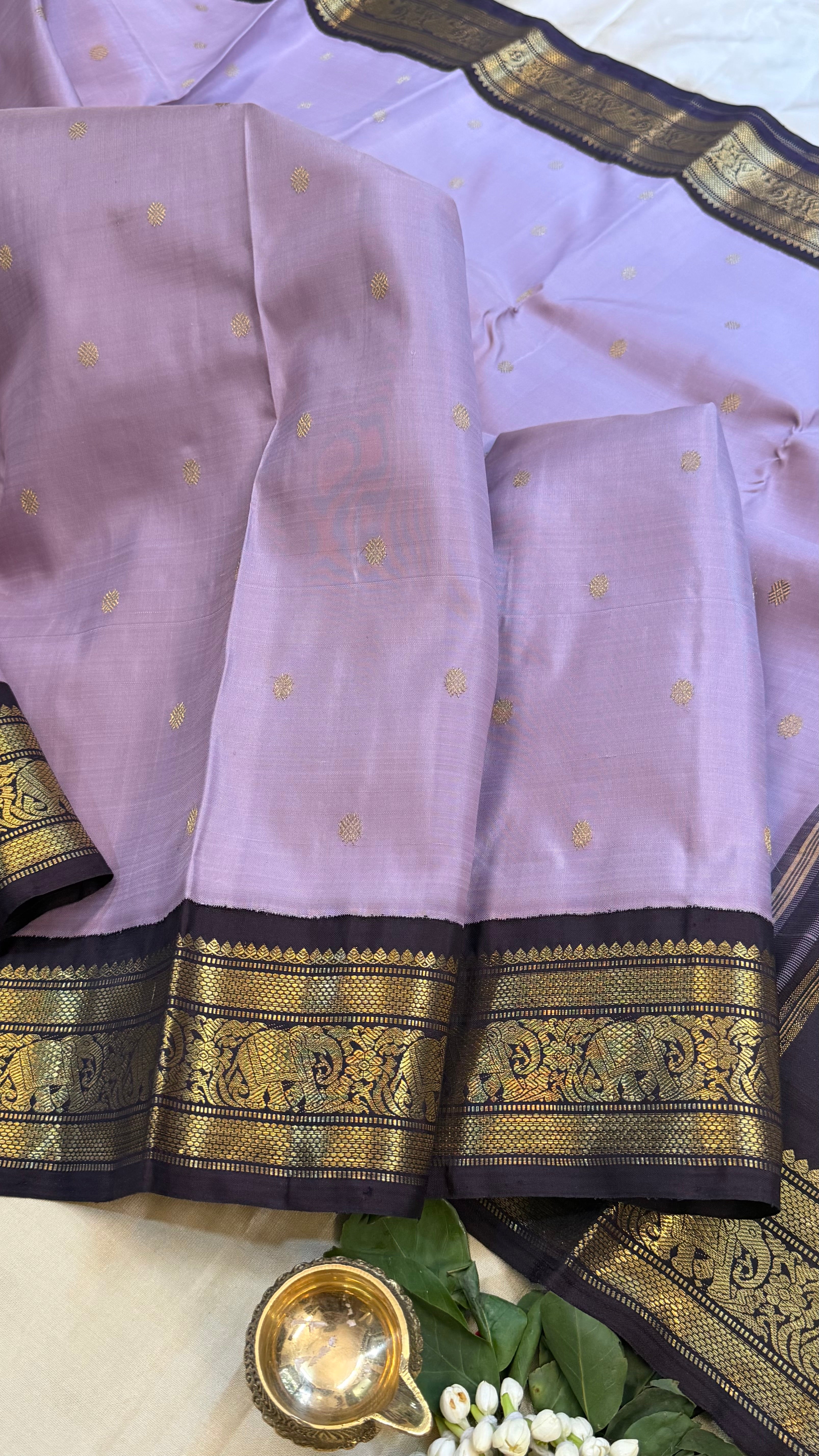 Light lavender (Lilac) and navalpazham border kai korvai/ kanjipuram silk