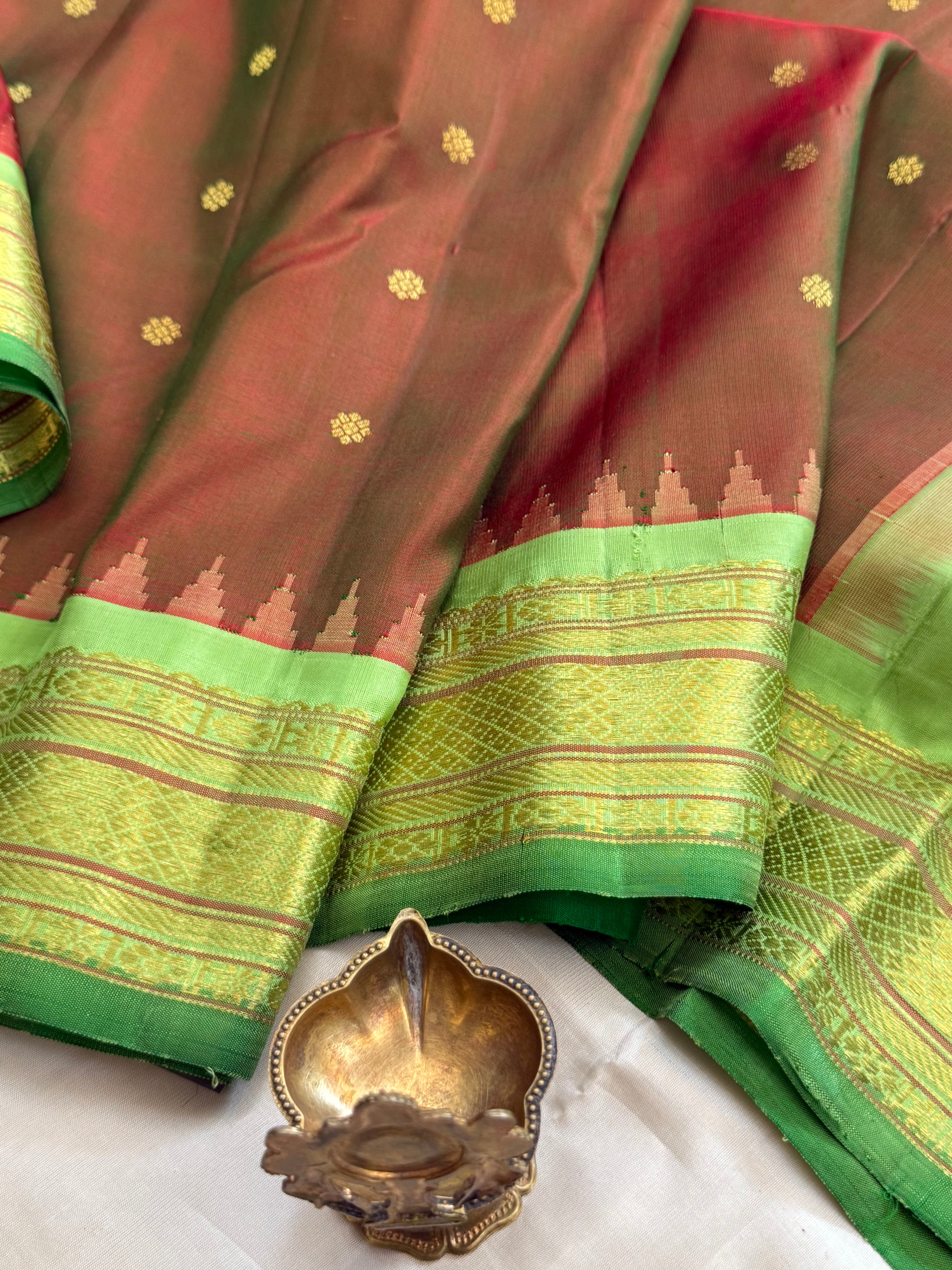 Manthulir body Butta with mint green border/ Gadwal silk CLSA11301