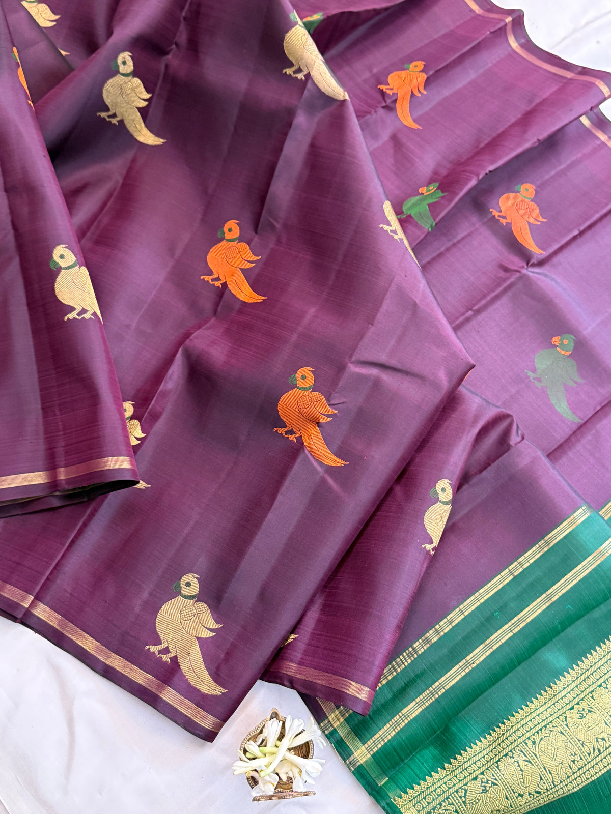 Paaku color zari and thread killi body butta / Kanjipuram silk CLSA11629