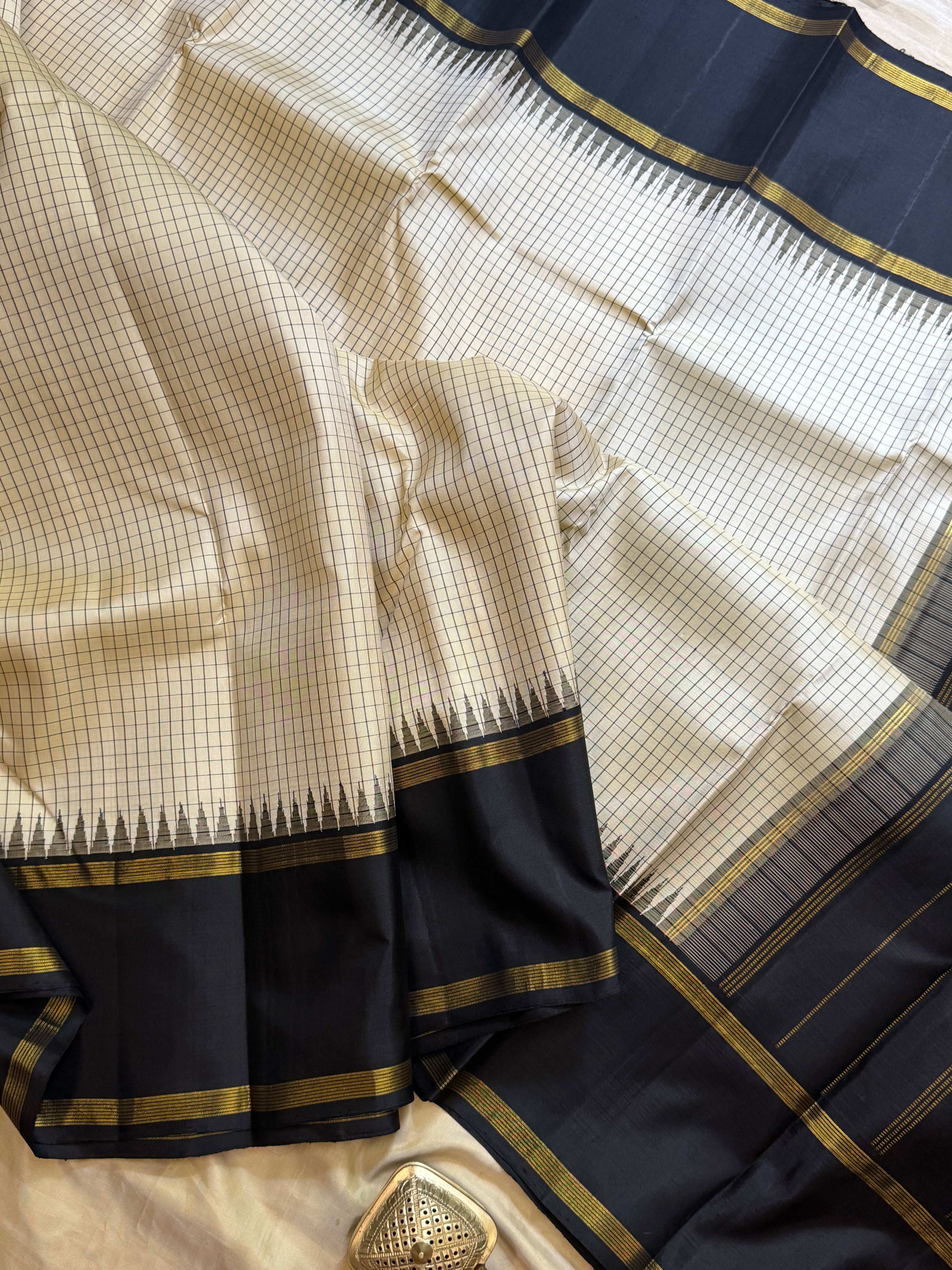 Black and white checks Korvai / Arani silk