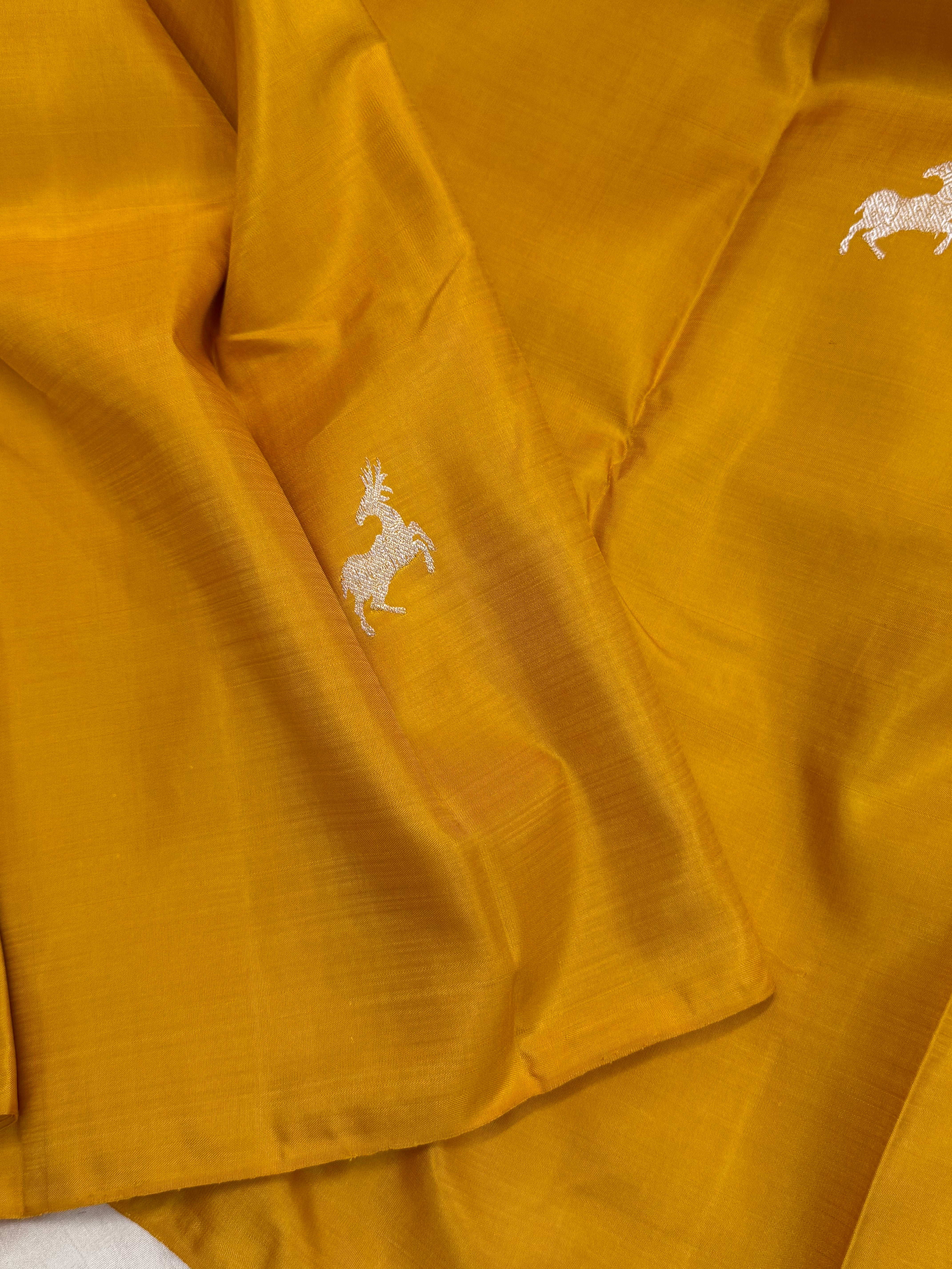 Mustard yellow maan butta silver zari / Kanjipuram silk