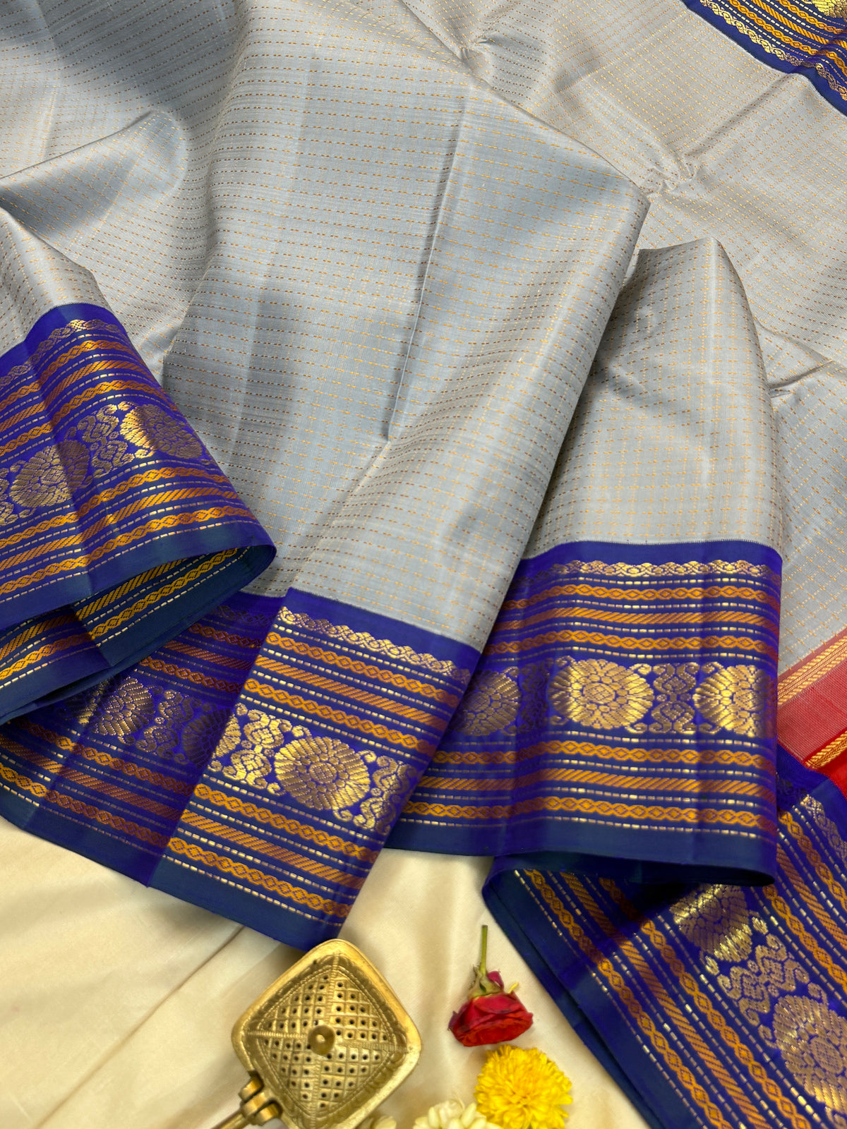 Master weaver- grey thread plus butta kai korvai adai woven / kanjipuram silk