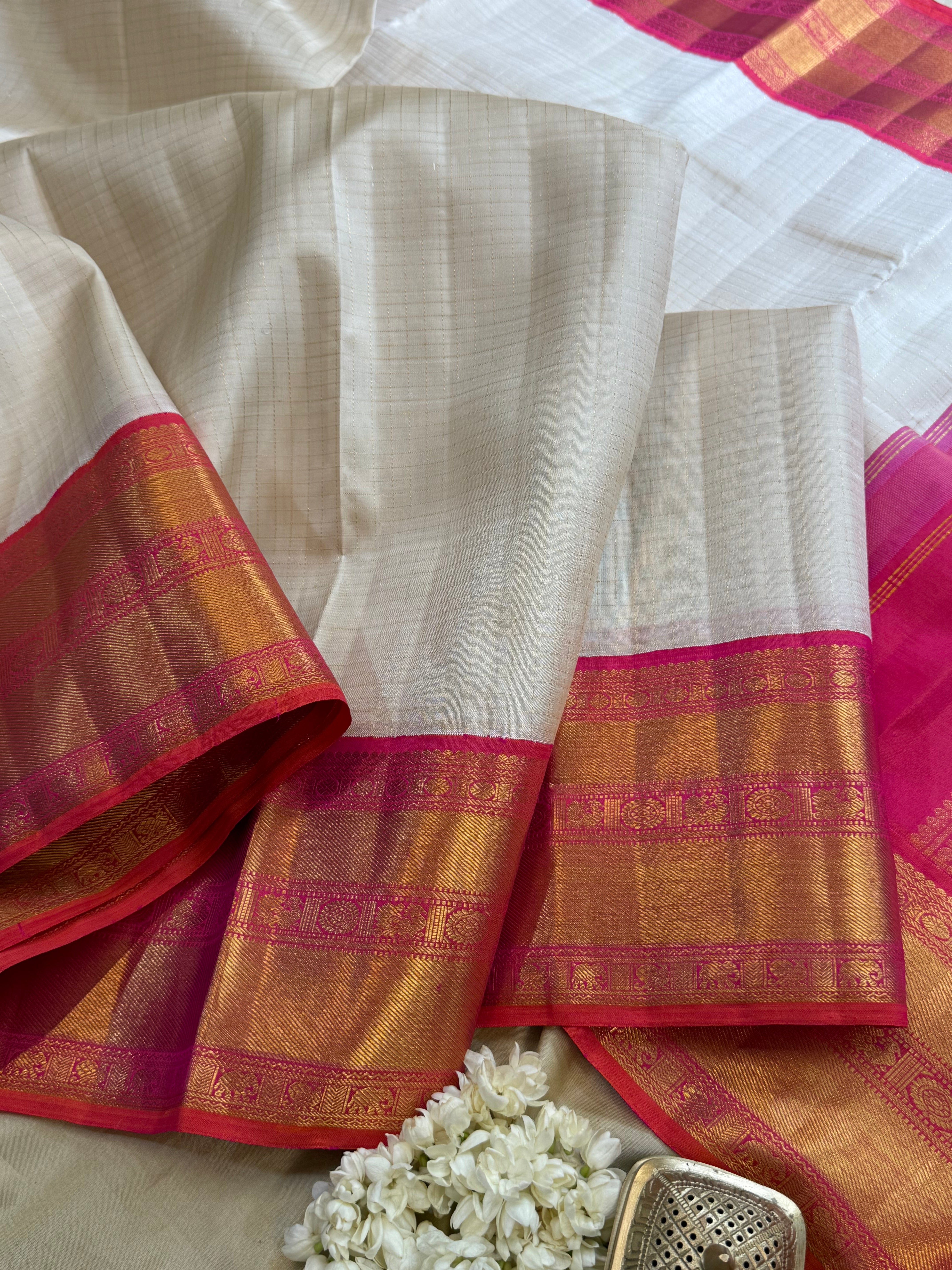 Offwhite zari kattam pinkish orange border korvai / Arani silk CL10112