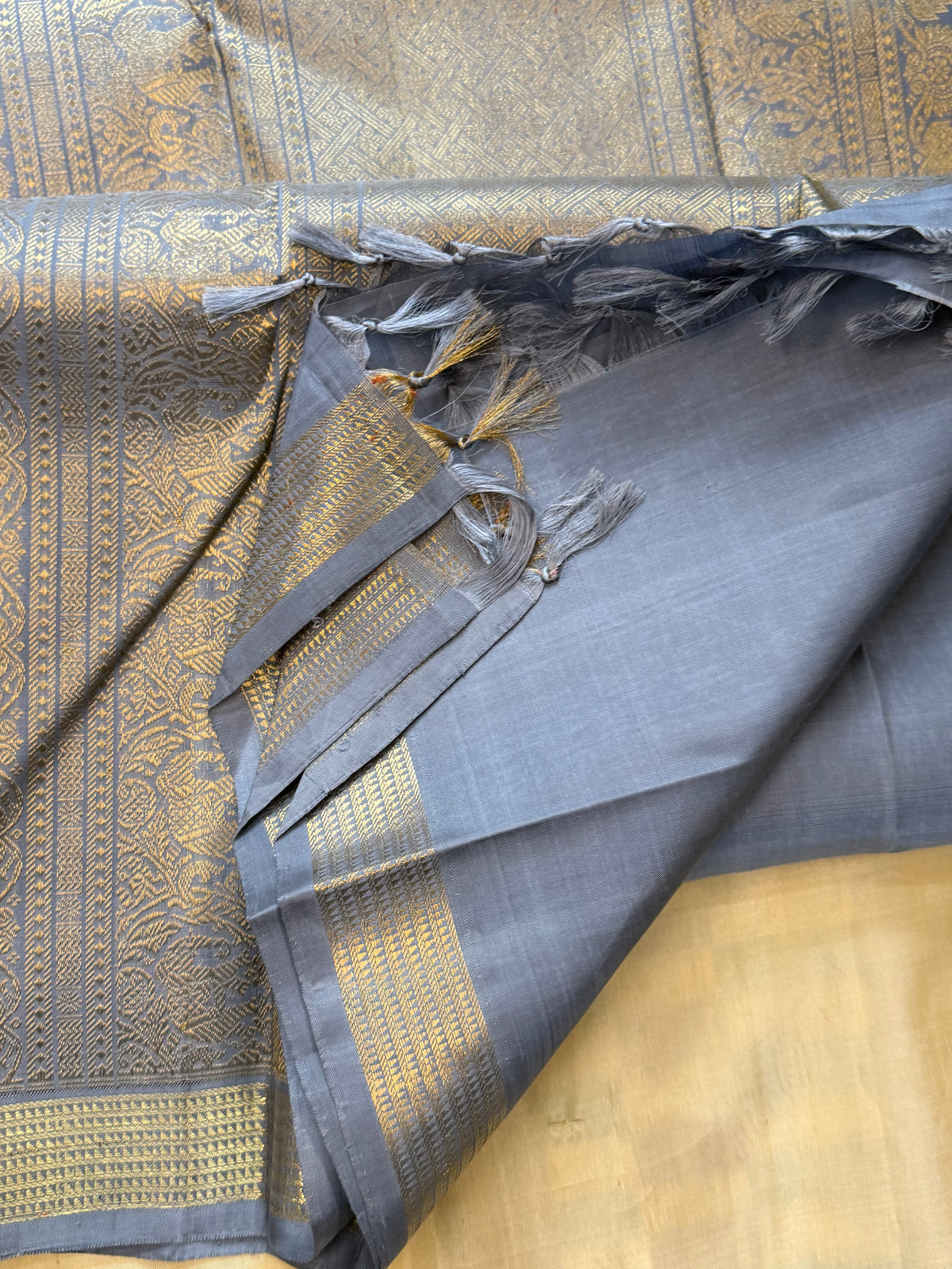 Body gold and silver Zari line and small border pure Zari / Kanjipuram silk saree clsa