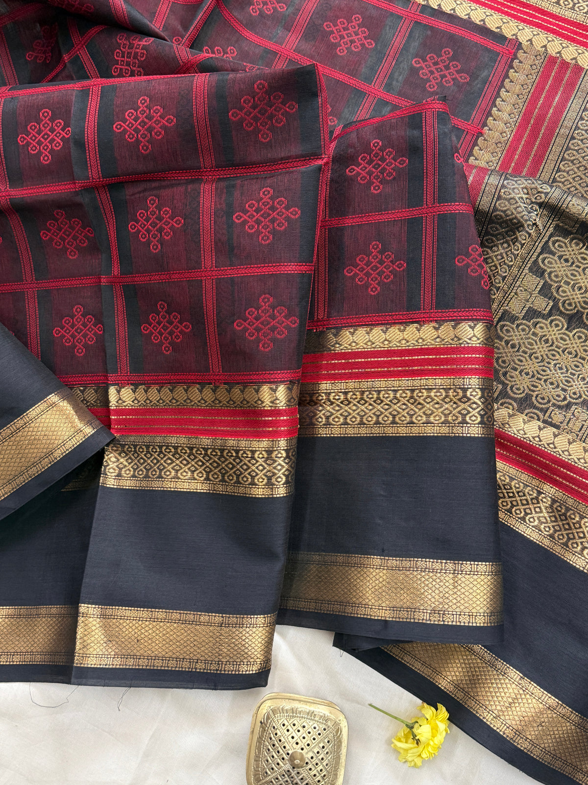Black Kolam Butta / silk cotton clsa 10264