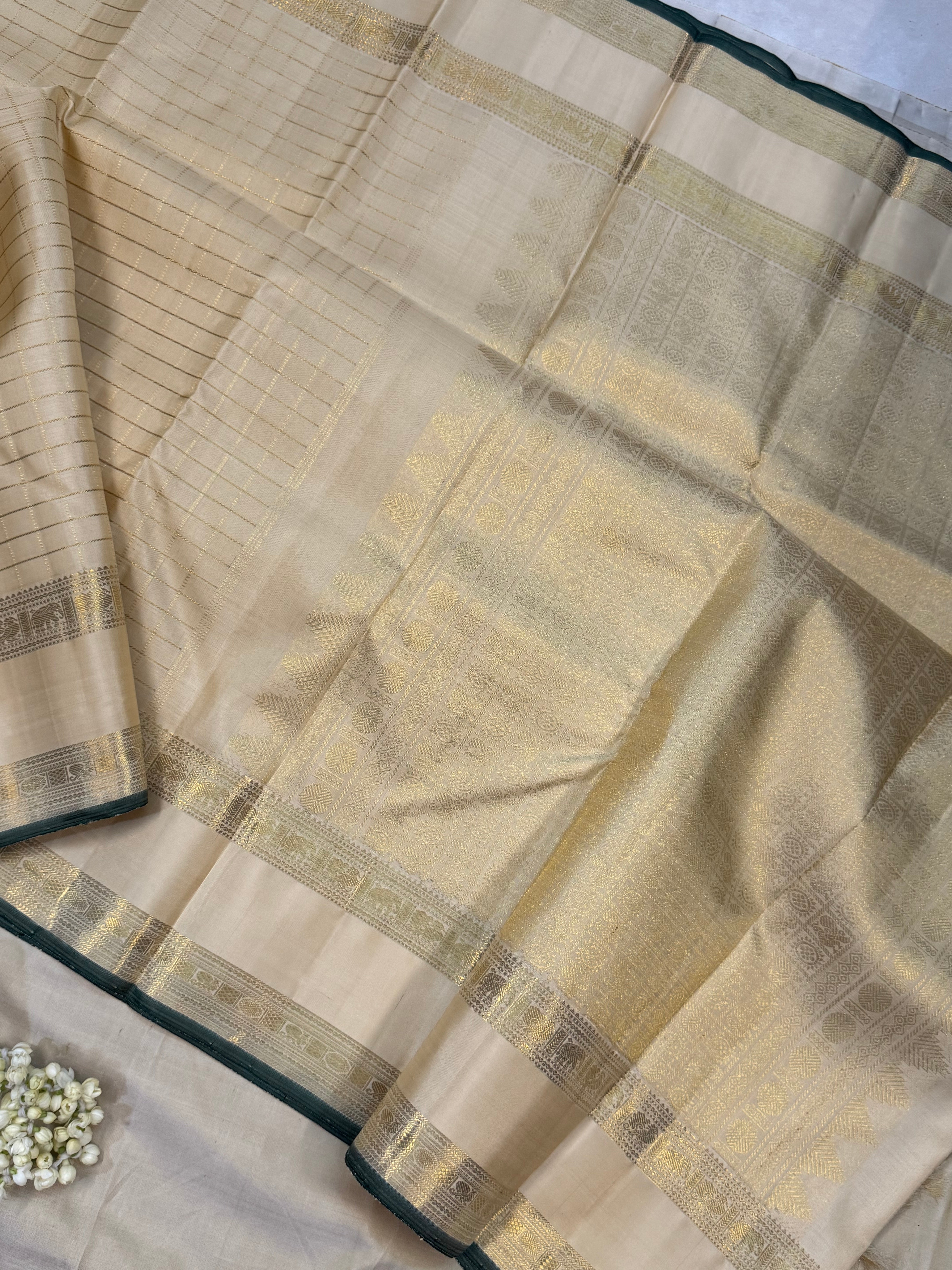 Tussar color zari kattam. / kanjipuram silk