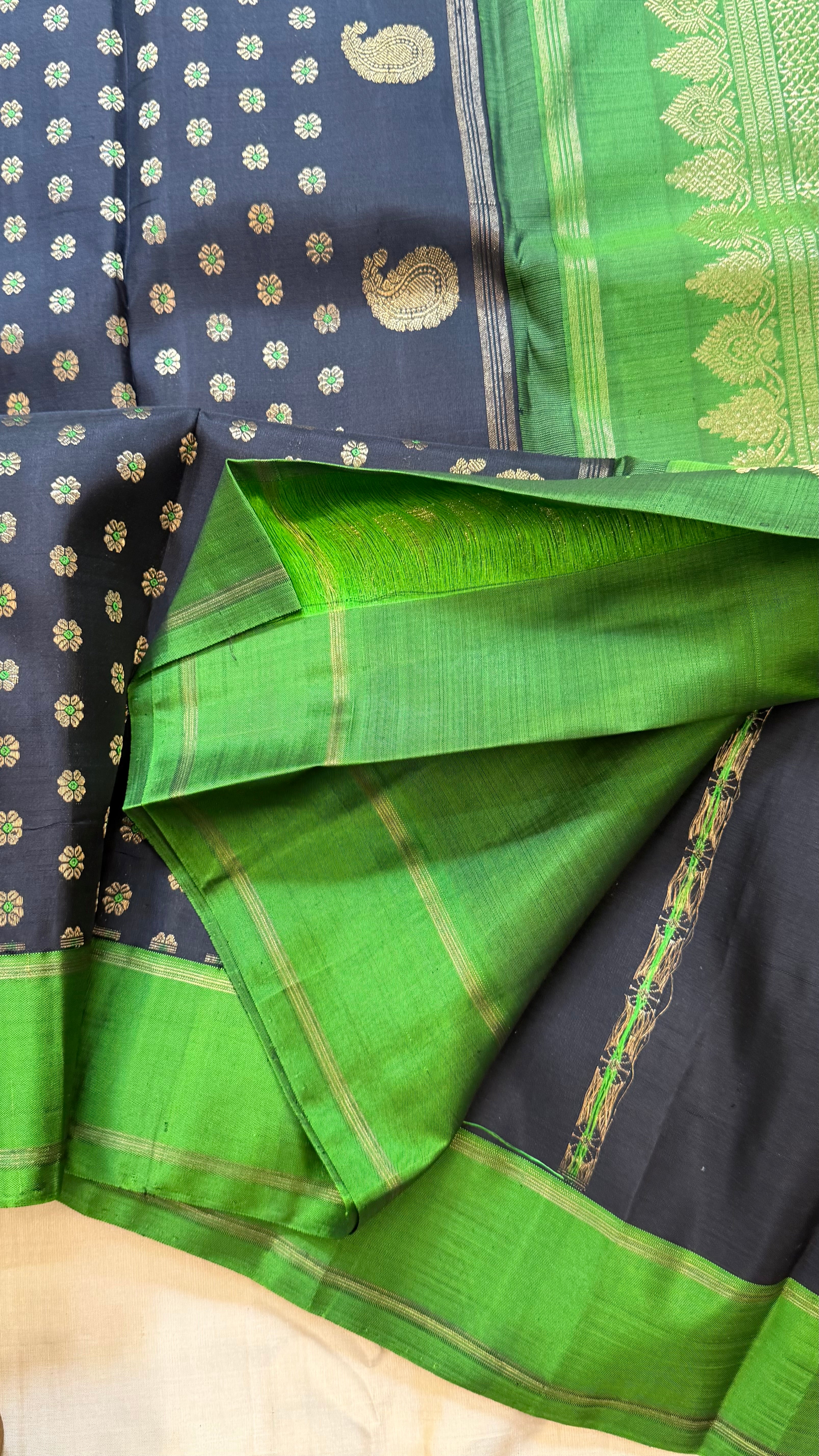 Vizhli: Black meenakari Butta / Kanjipuram silk