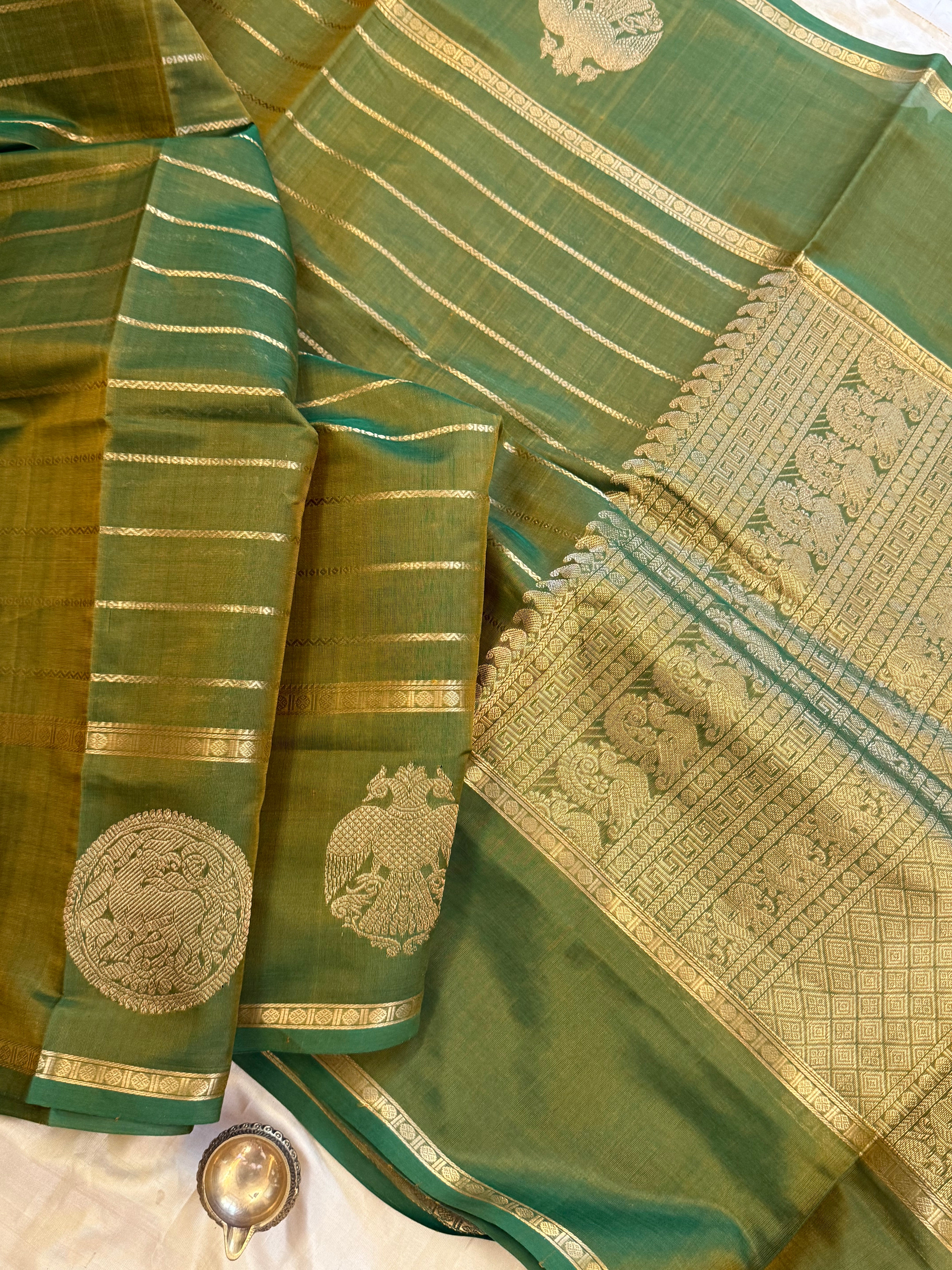 Green veldhari border butta / Silk cotton