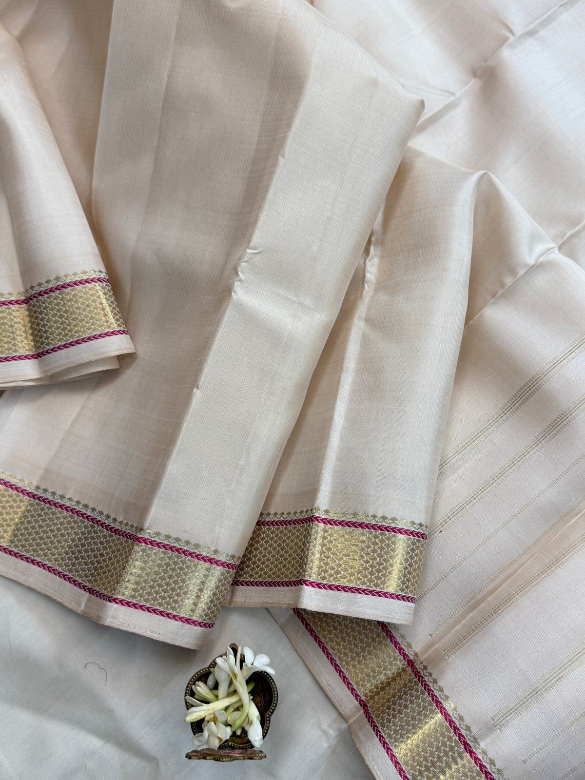 Venpattu veshti style small border/ Kanjipuram silk CLSA10710