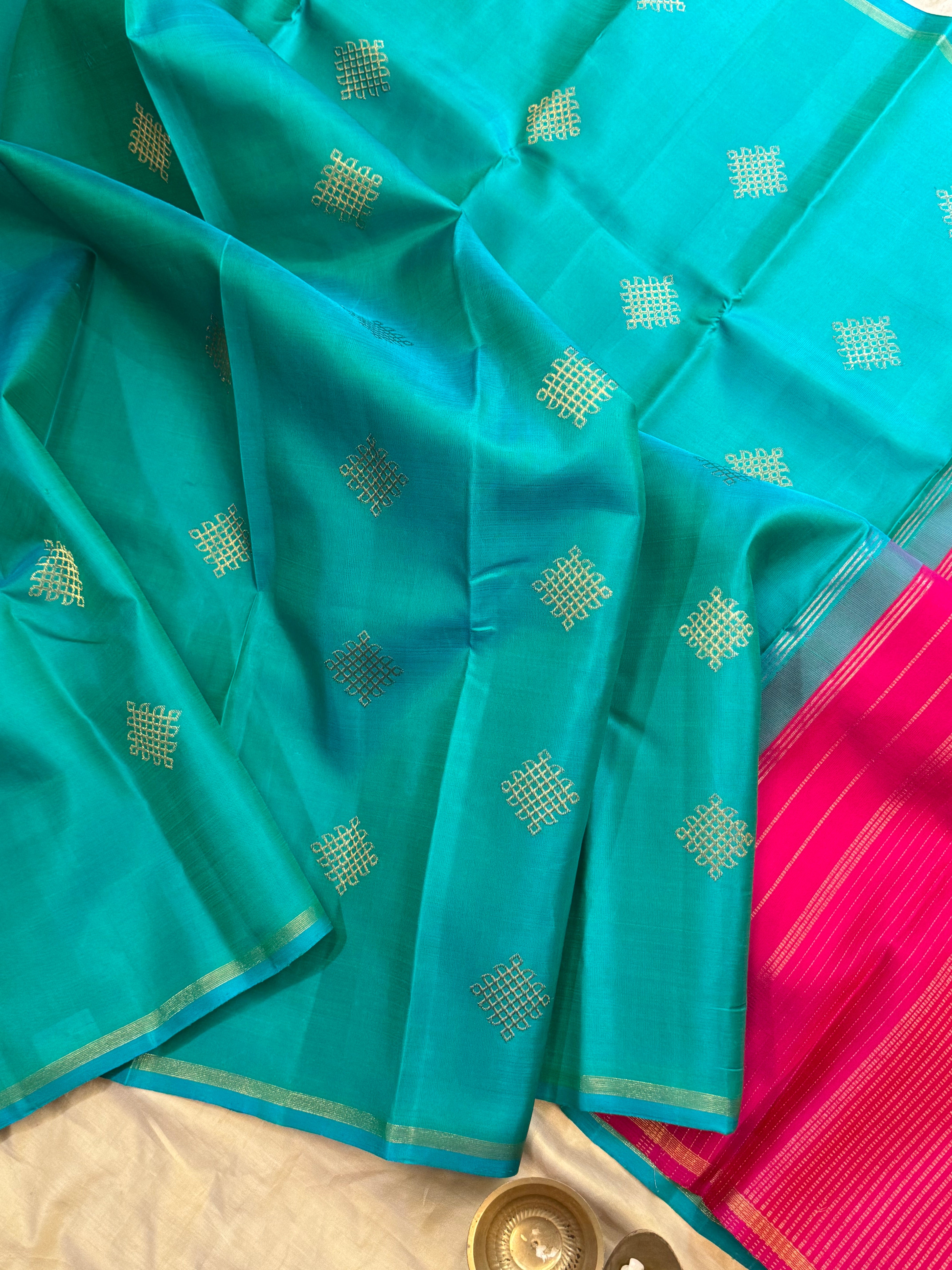 Turquoise blue kolam butta / Kanjipuram silk