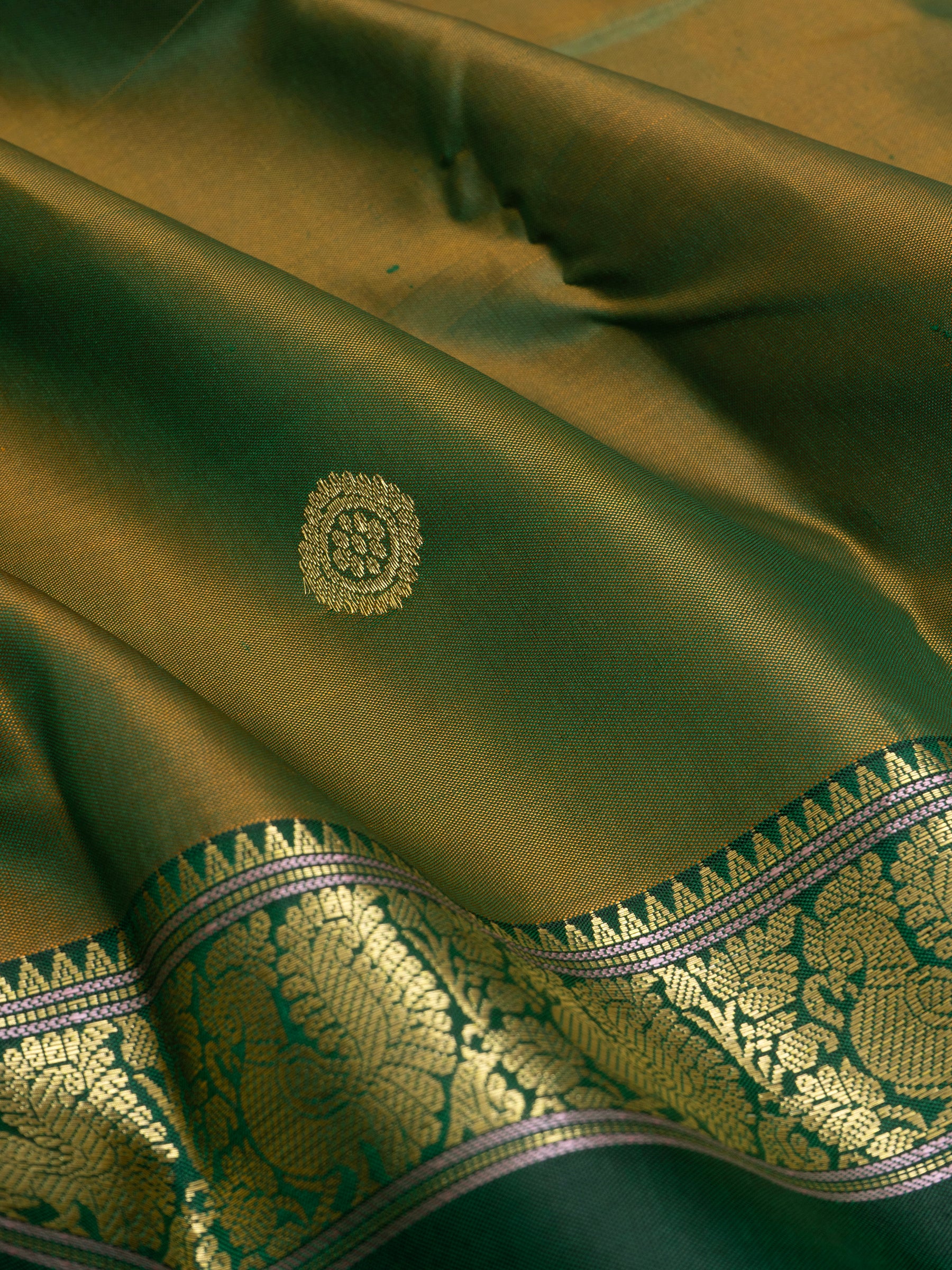 Maanthulir green and green rettapet border- exclusive unique pallu / Special Edition Silk CLSA9842