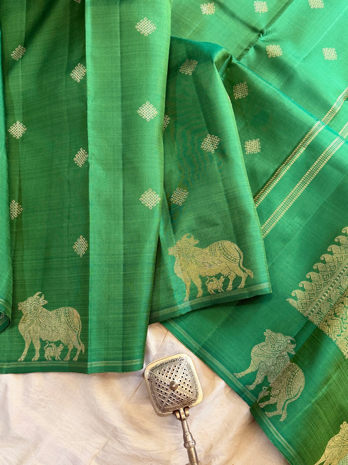 Komatha border Kolam Butta - pure Zari Kanjipuram silk