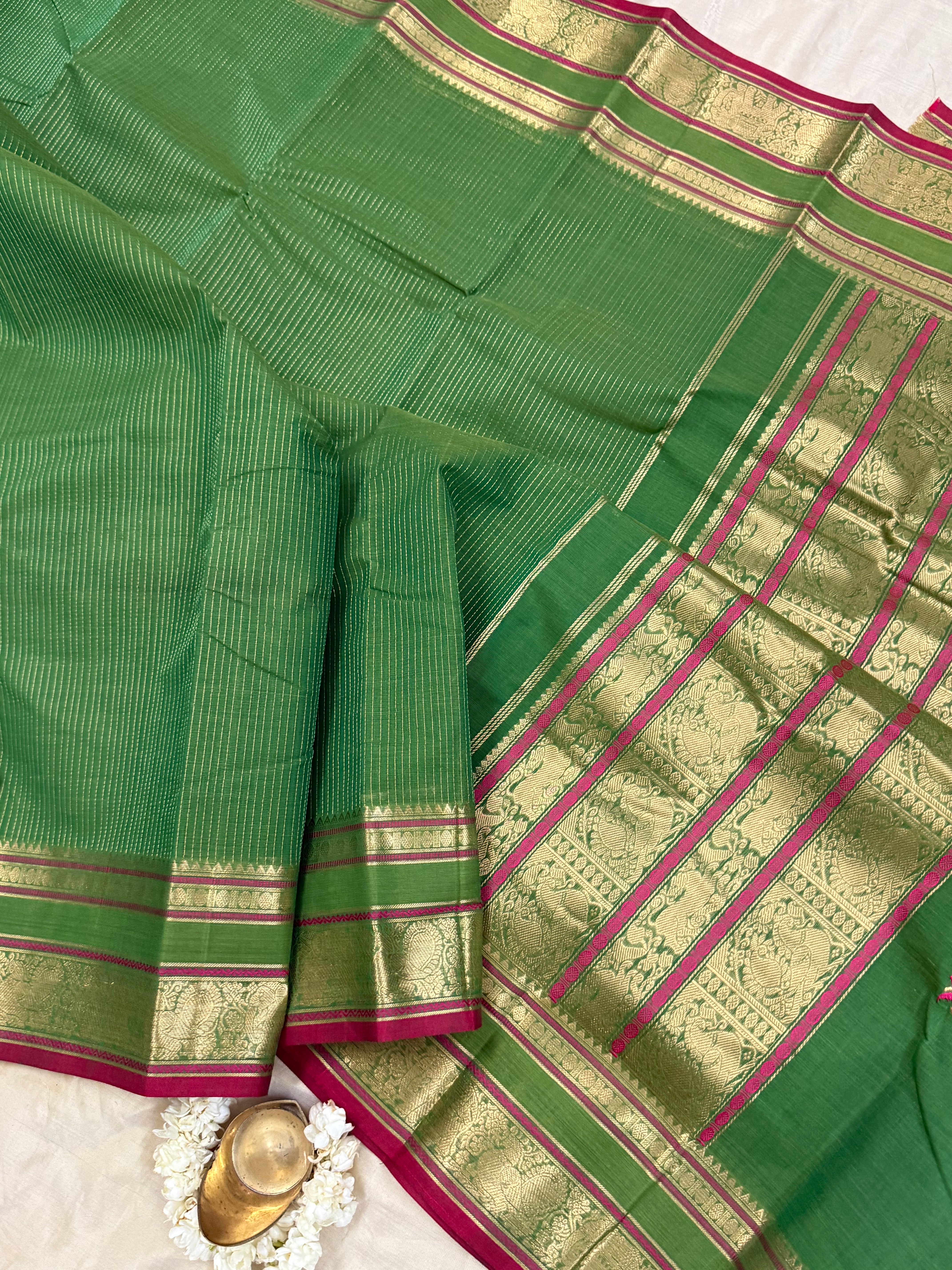 Green kattam unique pallu / Kanchi Cotton