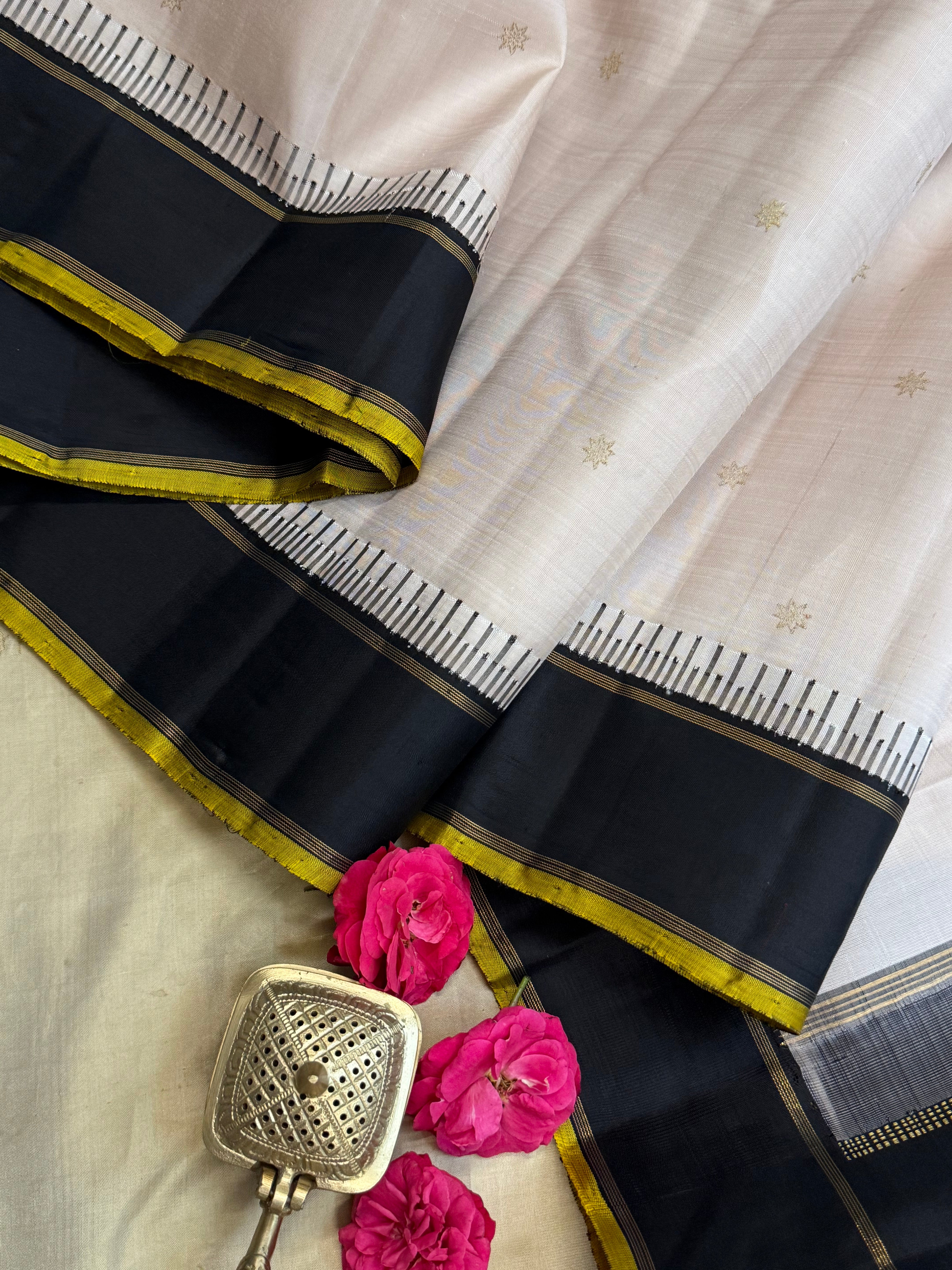 Off white and black kai korvai/ Kanjipuram silk CLSA9767