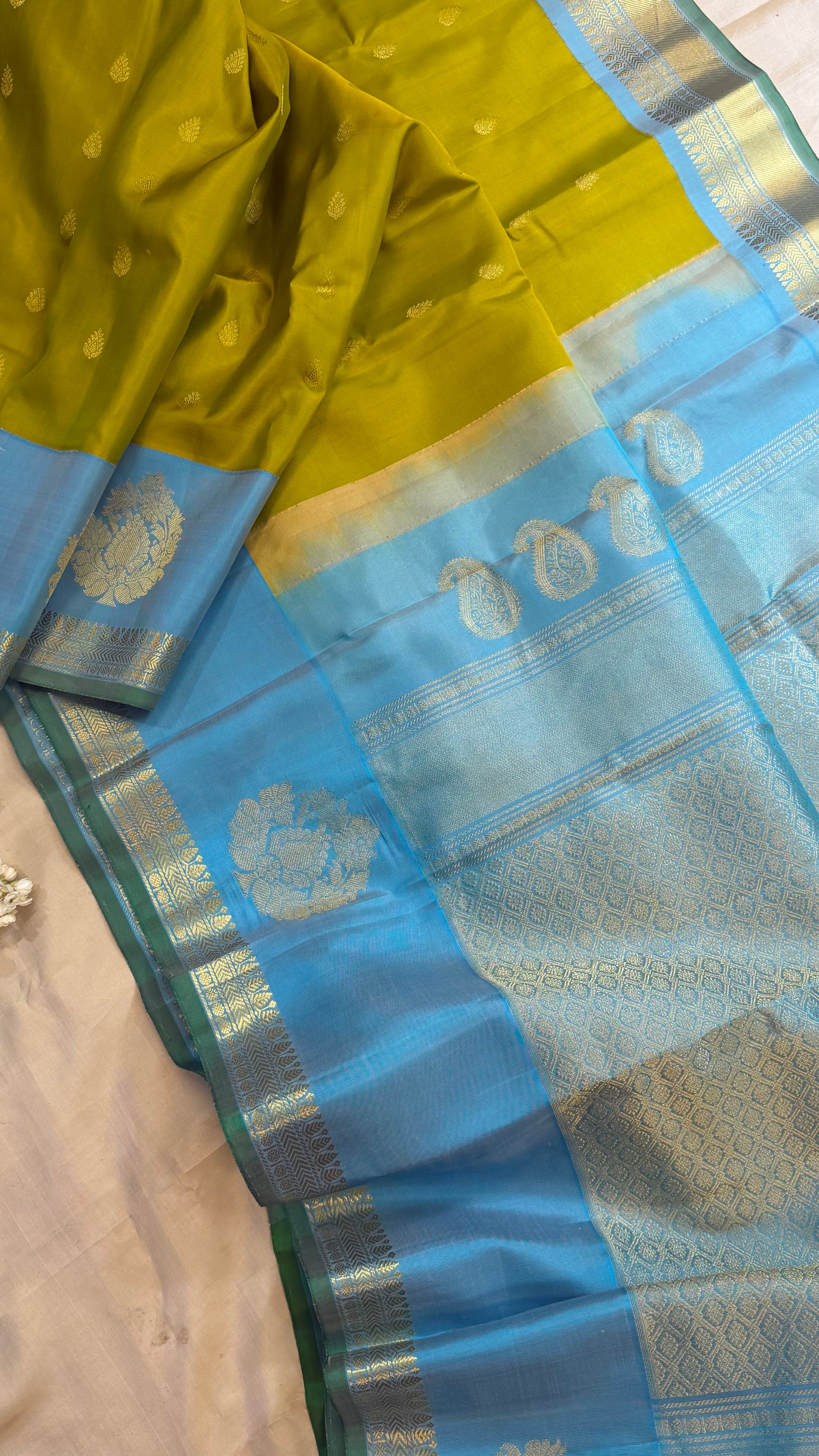 Sampanga green beetu Butta / Gadwal silk