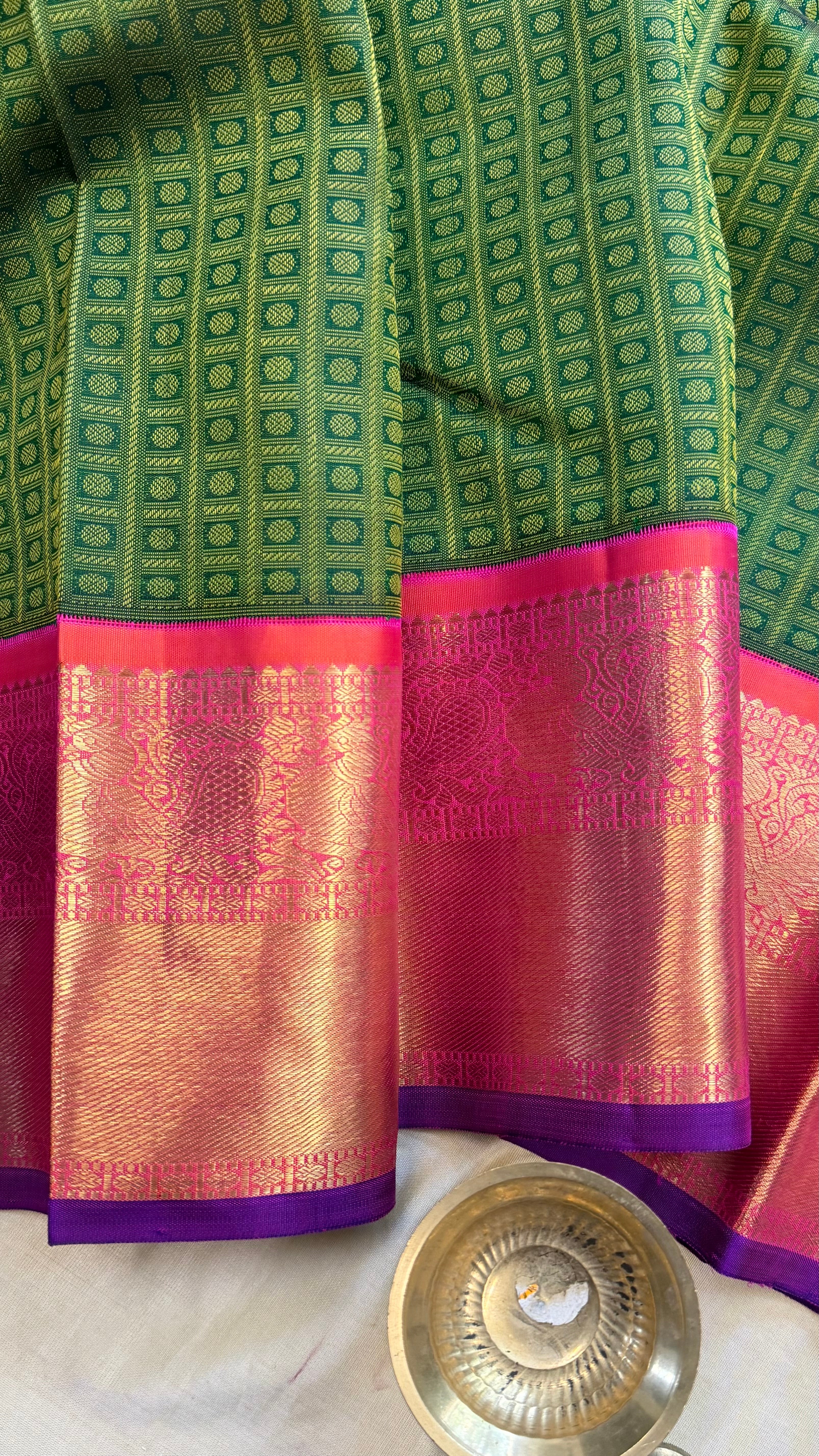 Green Laksham Butta Korvai / Kanjipuram silk
