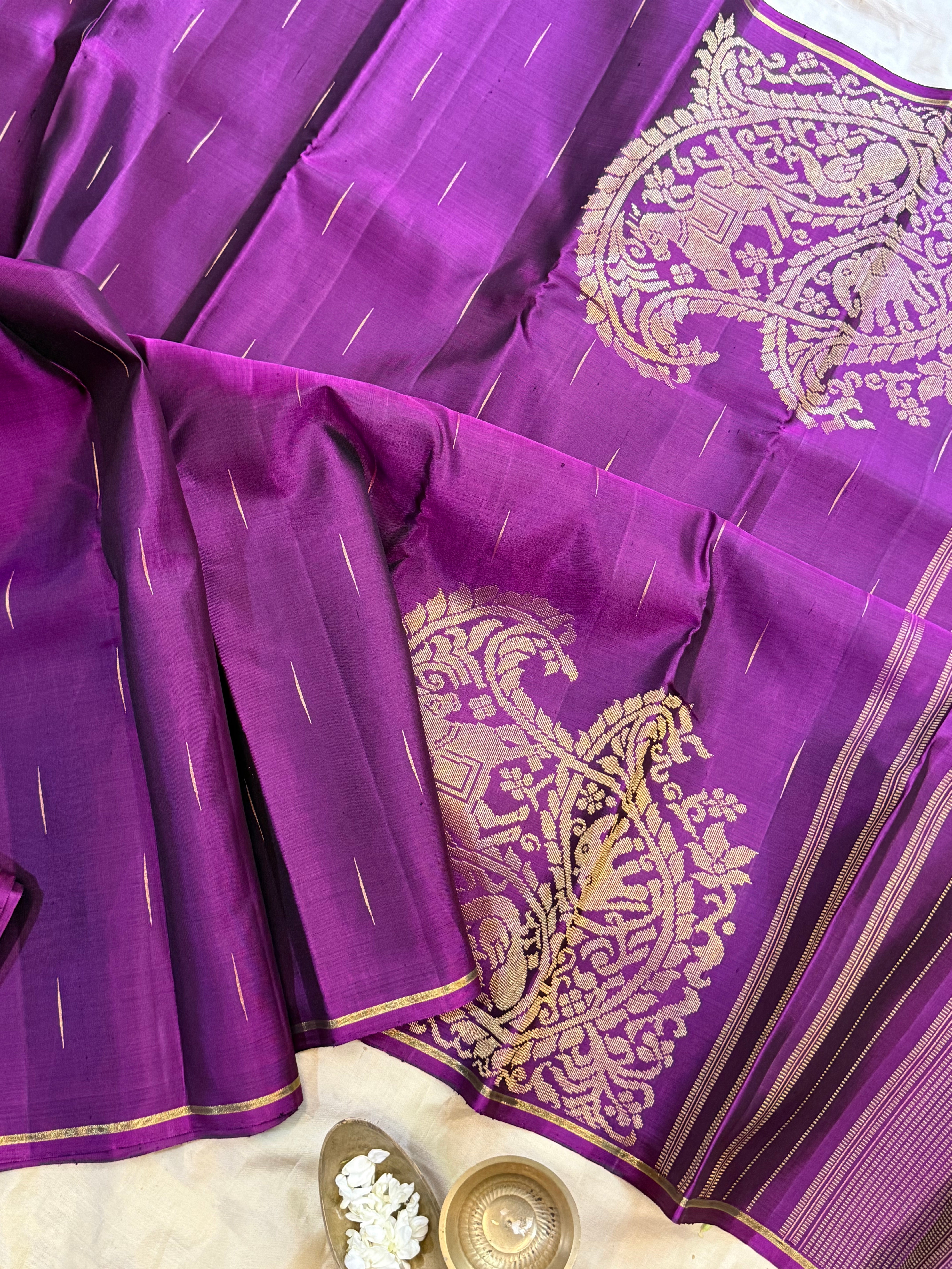 Vadamalli malli moggu corner butta / Kanjipuram silk