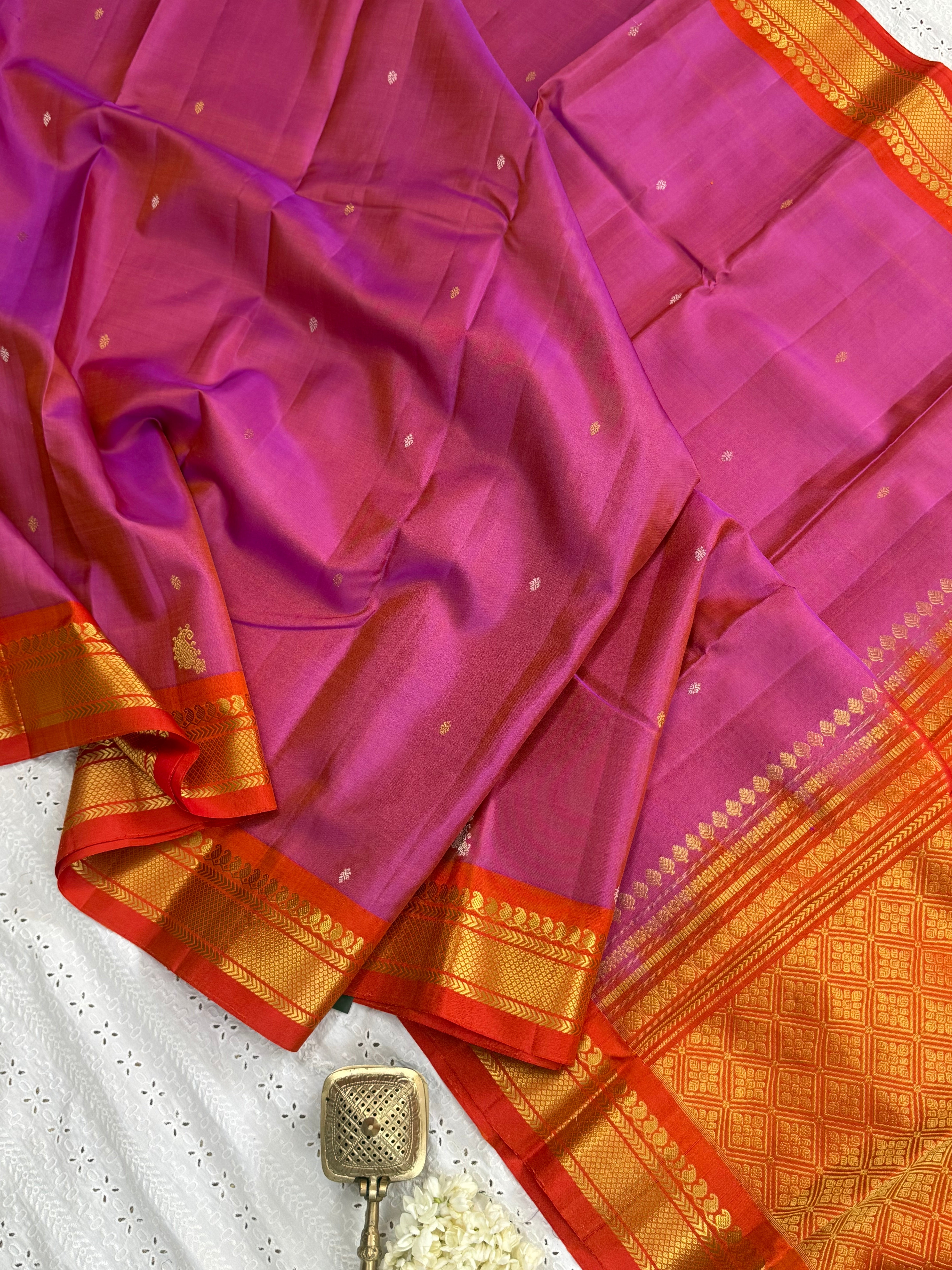 Pinkish orange vintage border / Gadwal silk CL9302