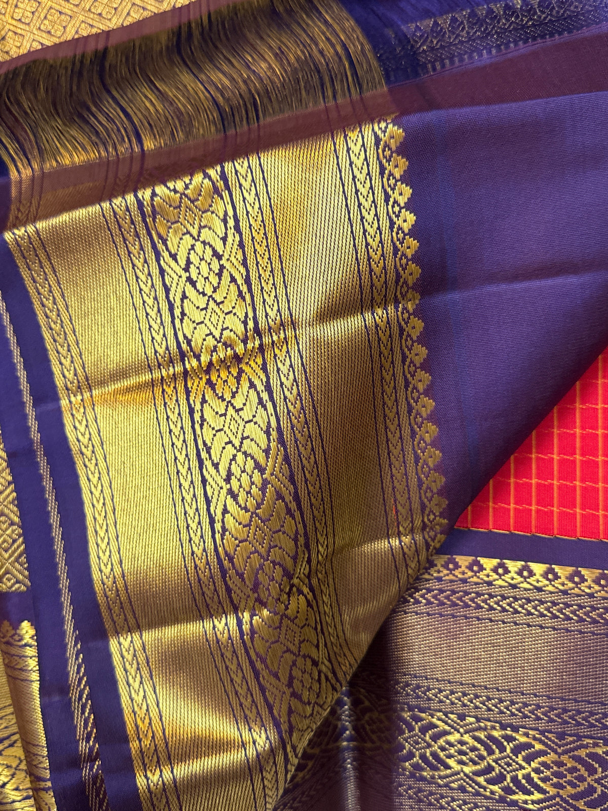 Master weaver - Red thread and zari kattam dark blue kai korvai border adai woven/ Kanjipuram silk