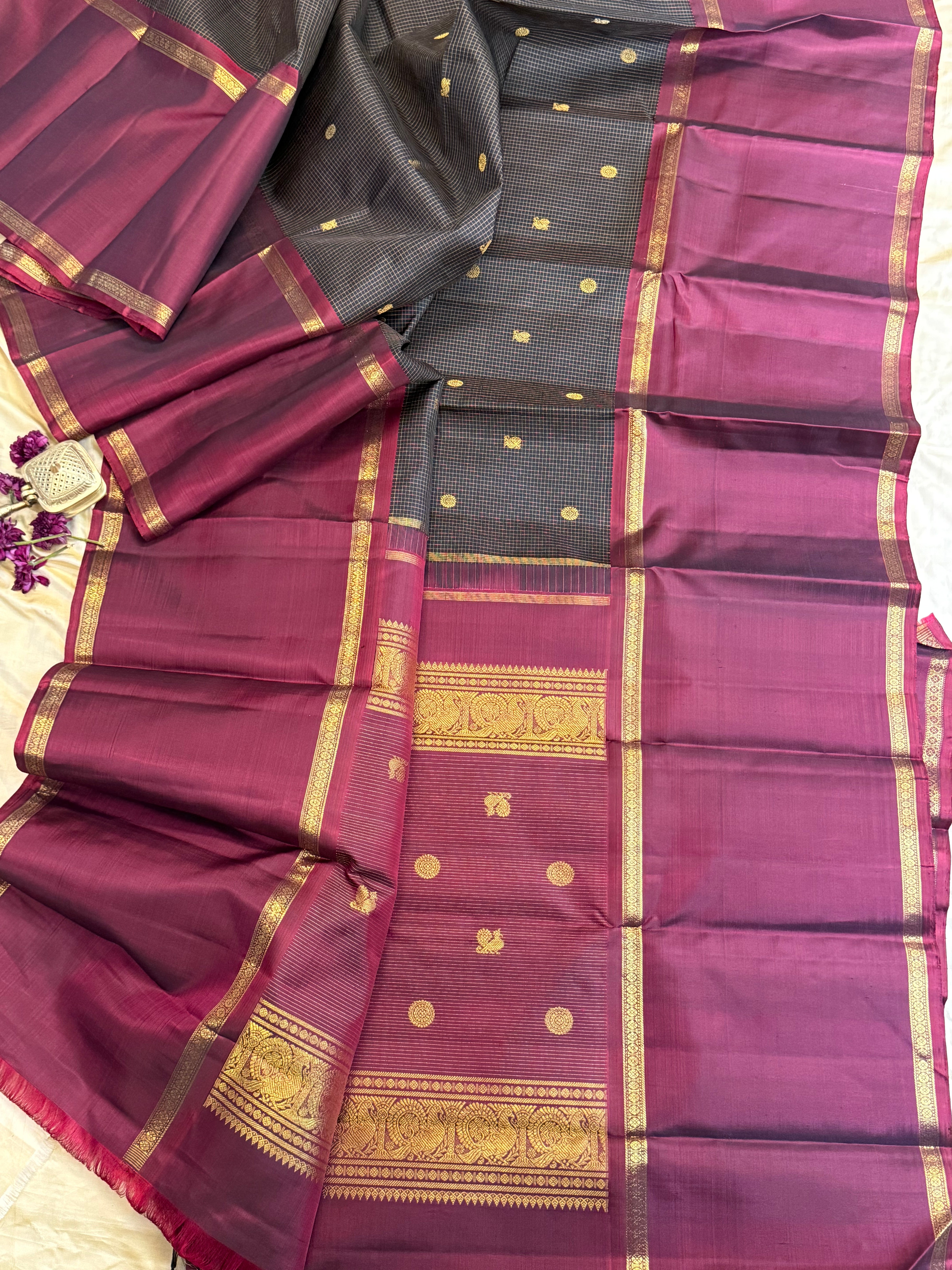 Black Zari moobagam / Kanjipuram silk