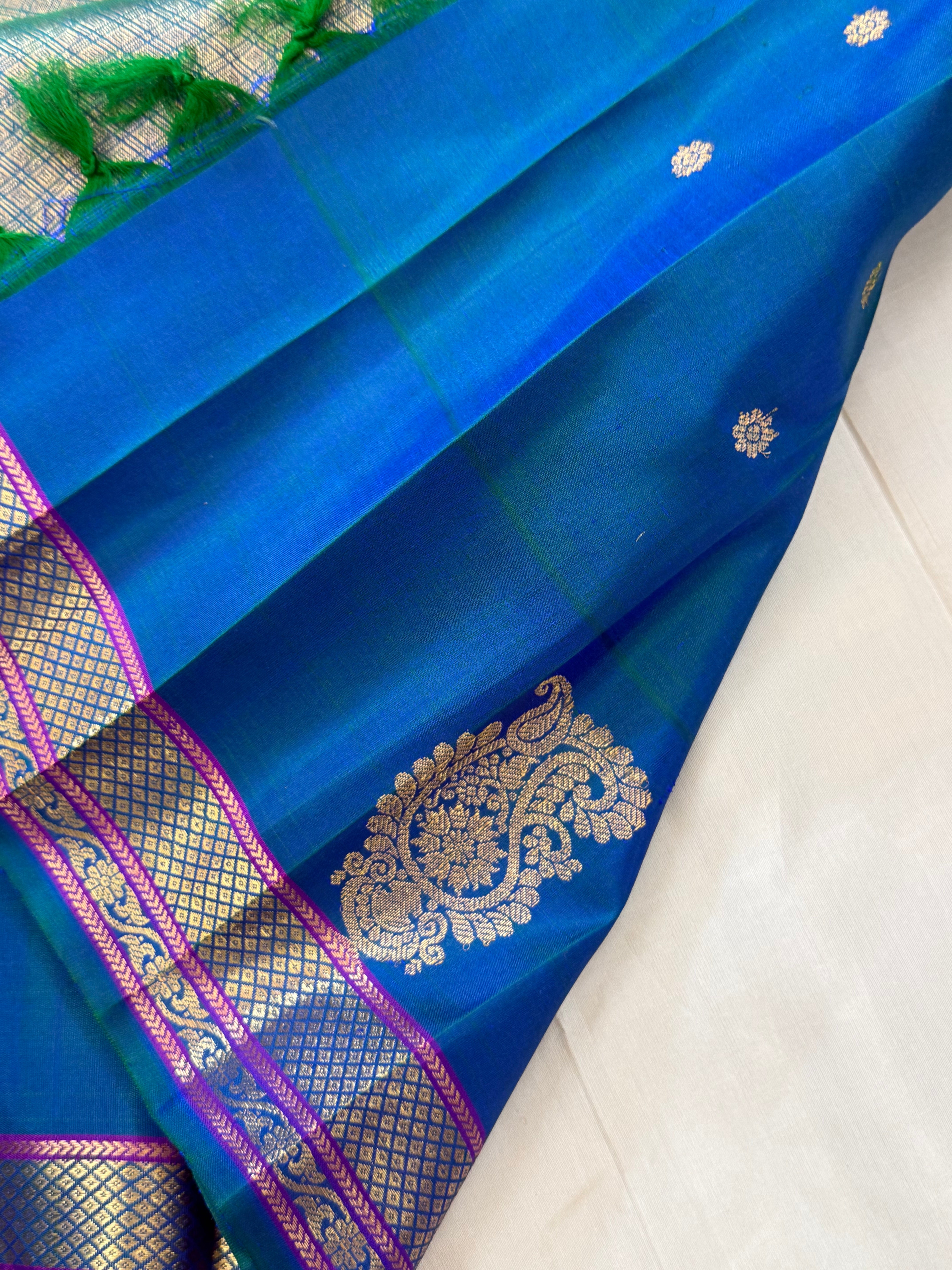 Kanakambaram body Butta mayilkazhuthu border Butta / Gadwal silk CLSA11308