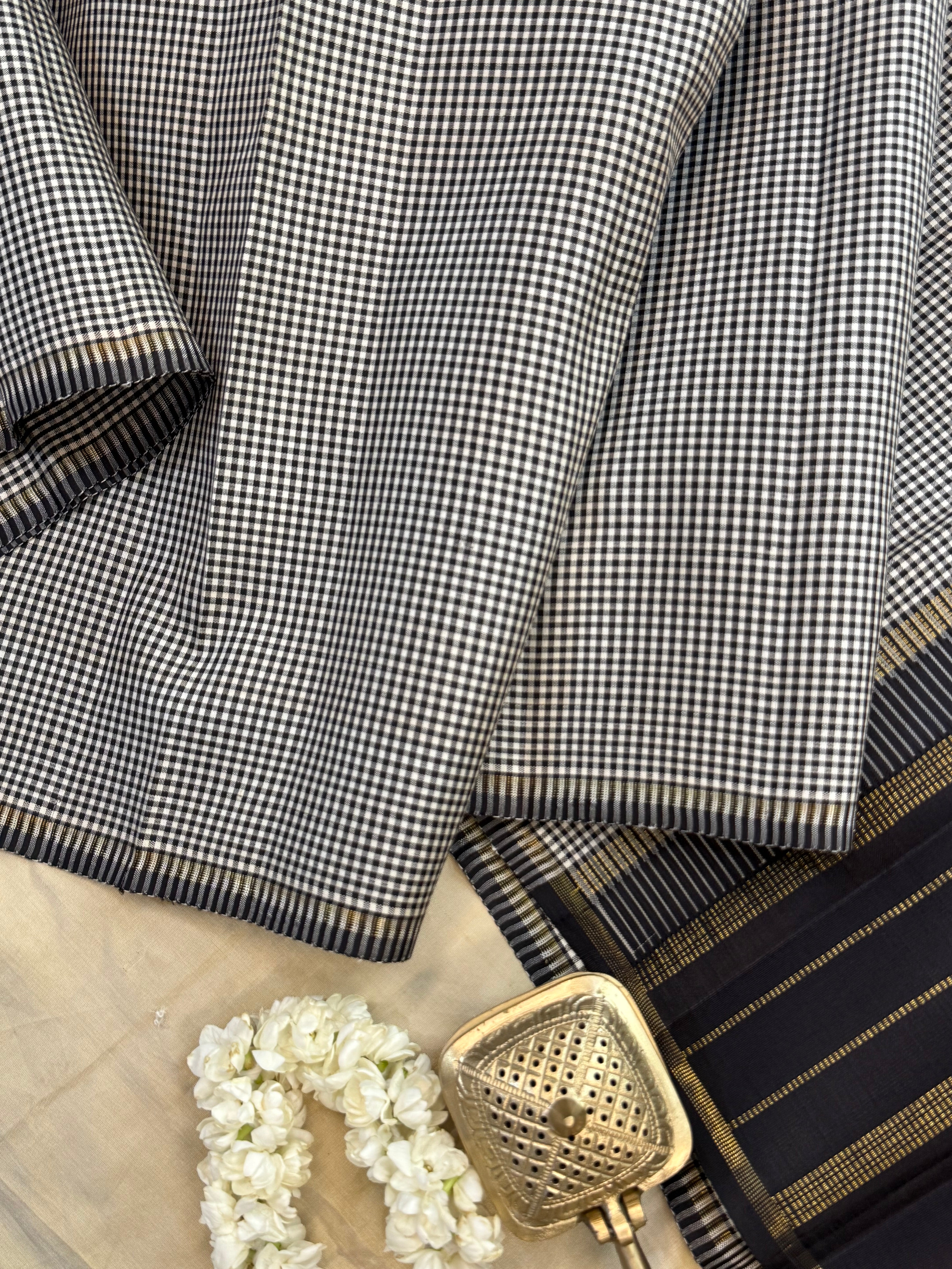 Black and white checks borderless/ Kanjipuram silk