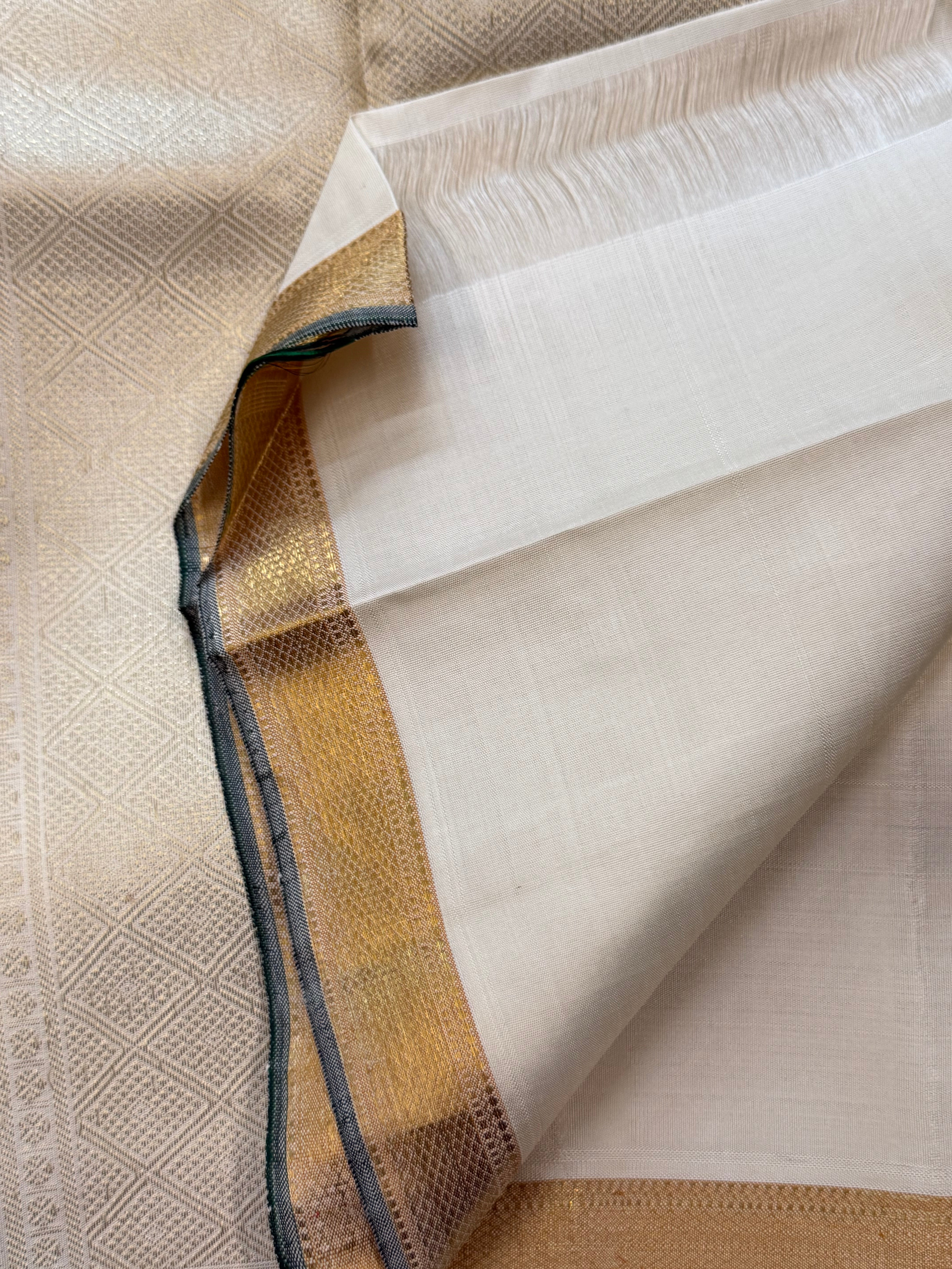 Onam Edit - Offwhite small border araimadam border / Kanjipuram silk CLSA3536