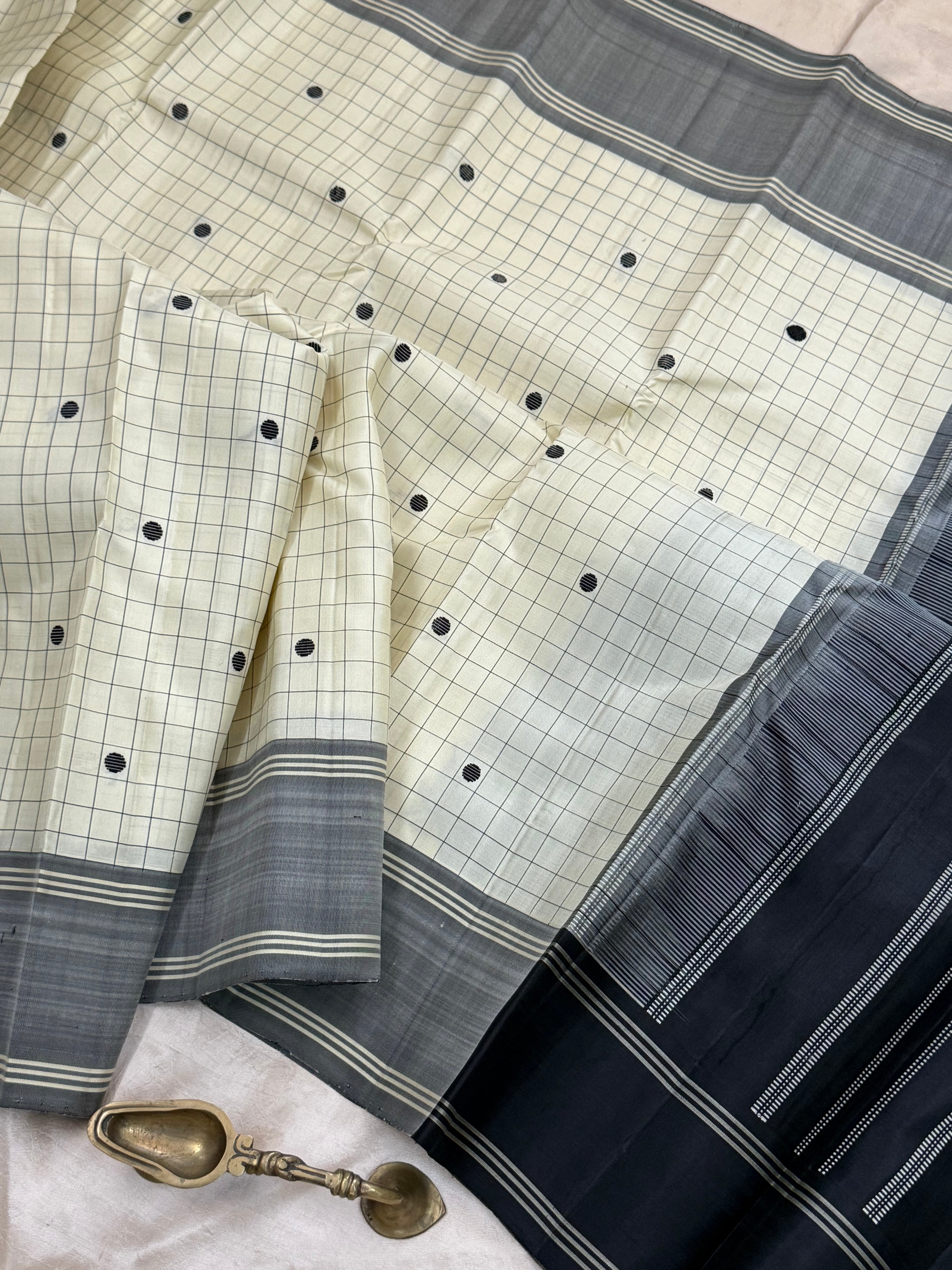 Off white checks with thread Butta/Aarani silk