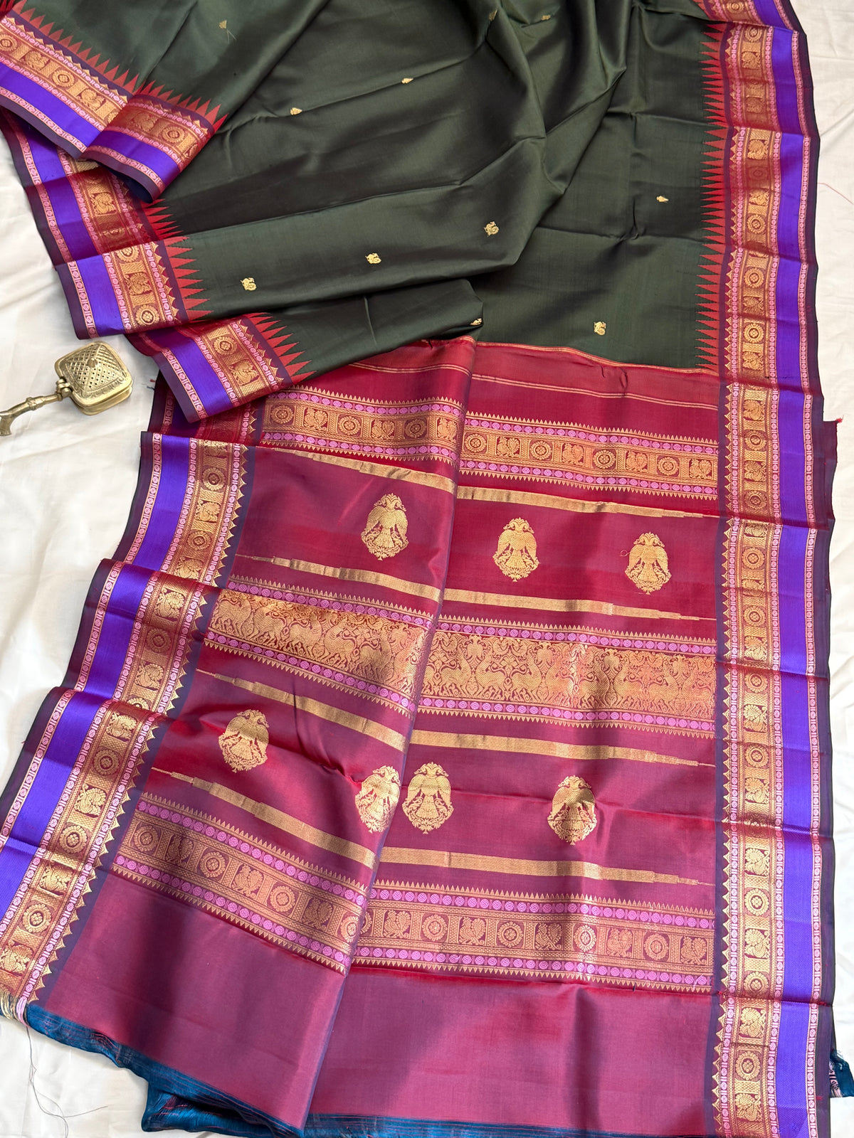 Dark green and Araku unique Iruthalaipakshi butta pallu / Special edition kanjipuram silk