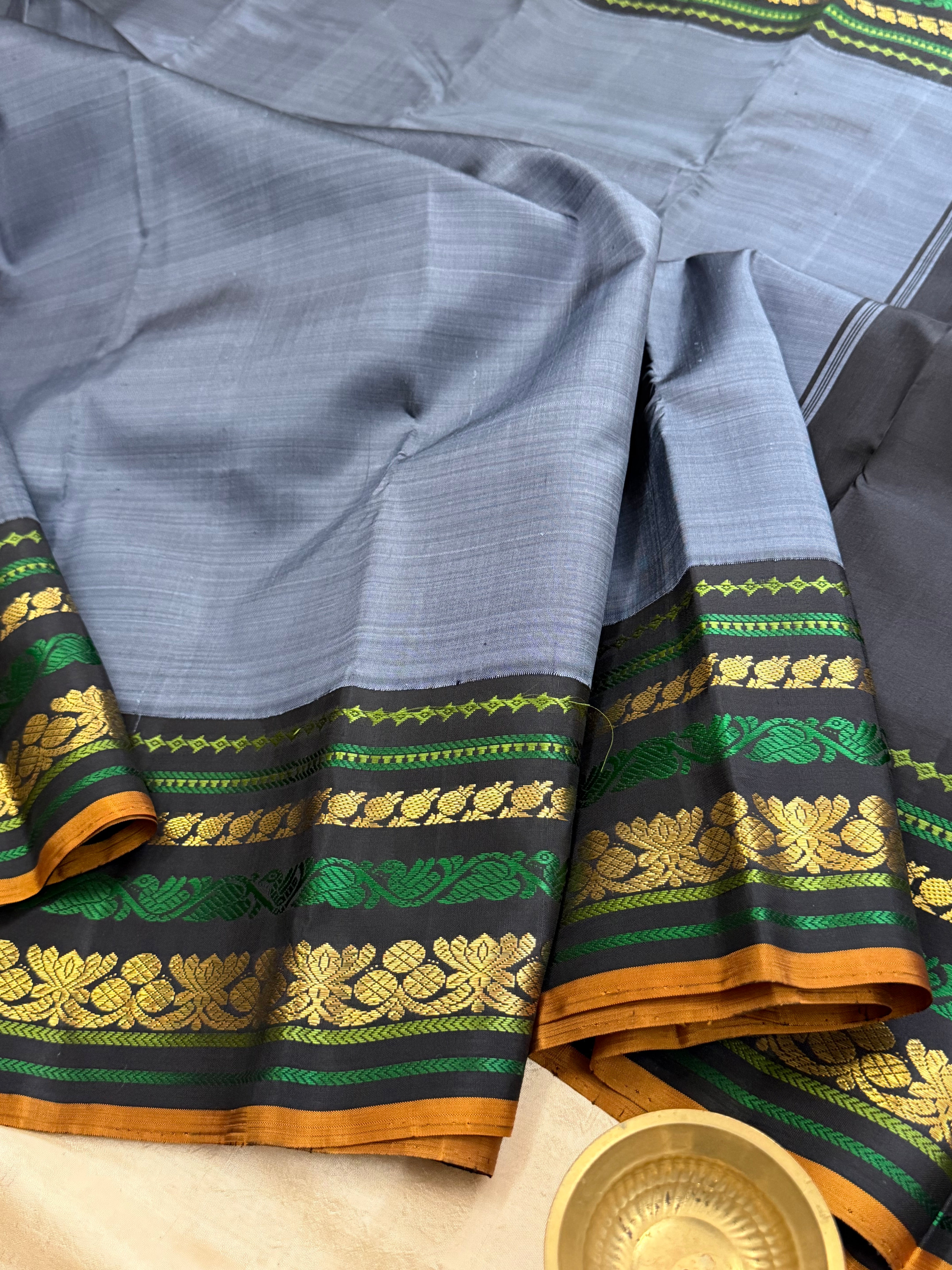 Master weaver - Grey and black Sorgavasal pallu / Kanjipuram silk