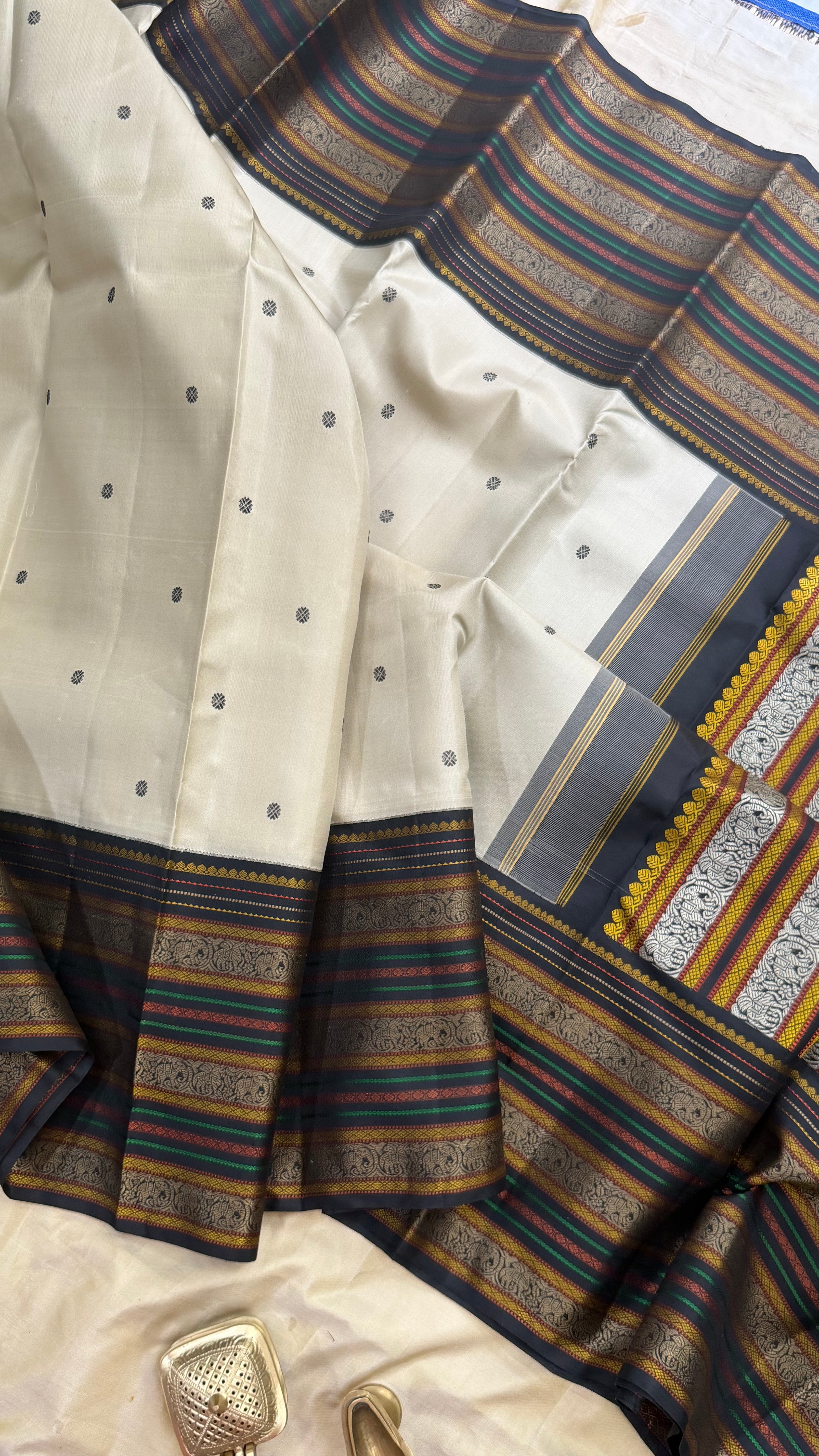 Amoha : cloudy white thread work Korvai Kanjipuram silk 9087CL