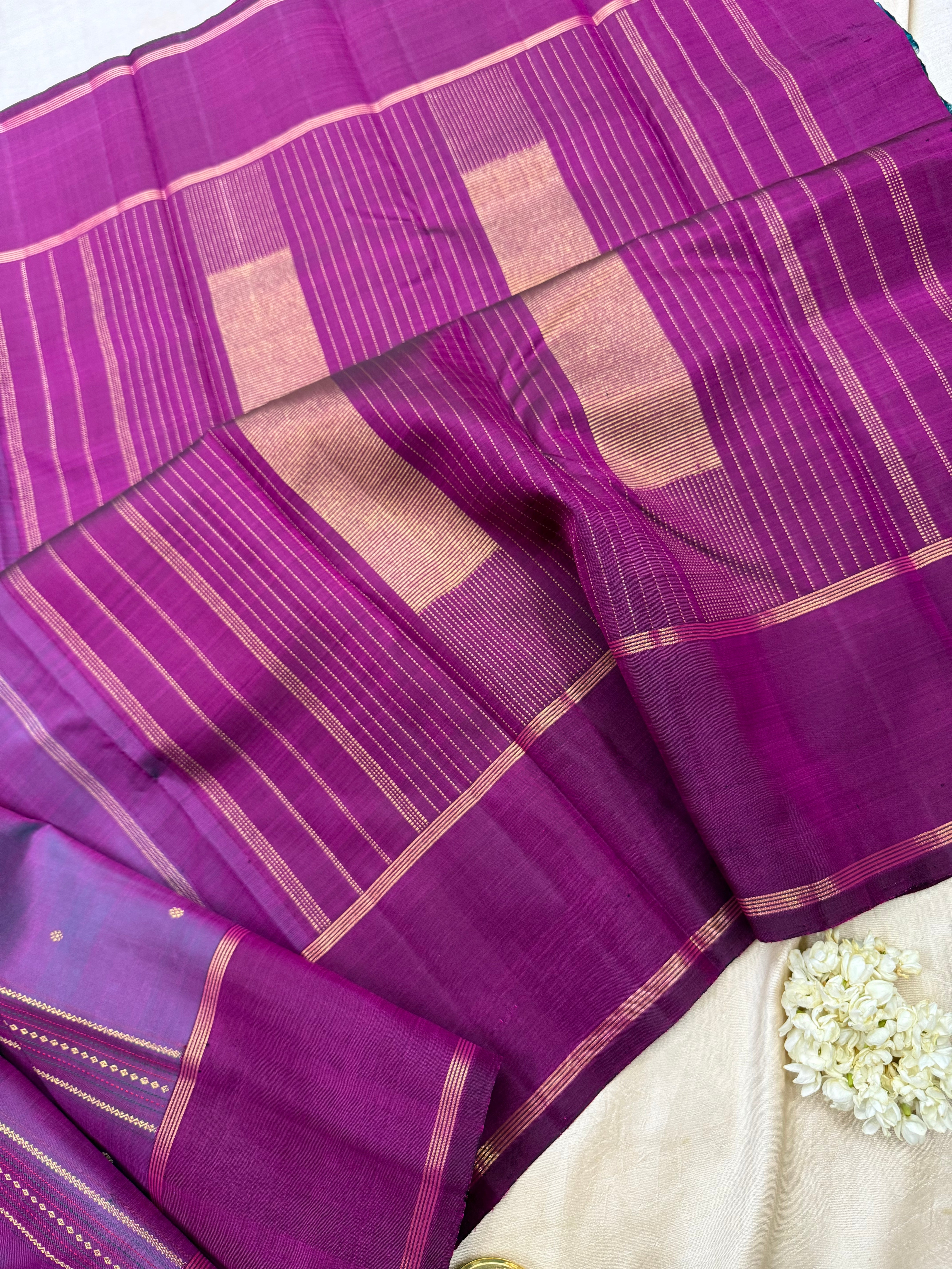 Shot of Rama green vertical veldhari / kanjipuram silk