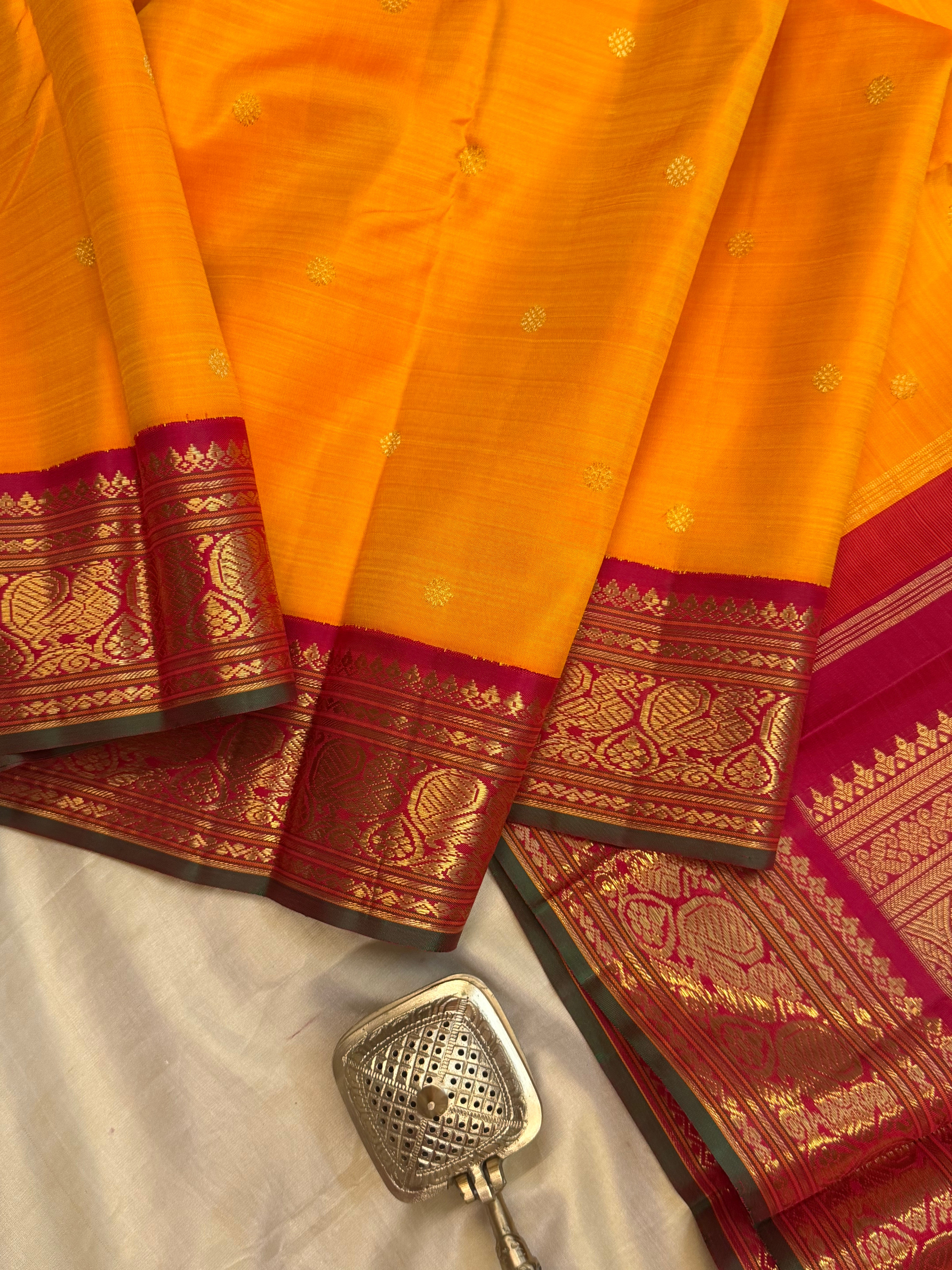 Mambazha Manjal korvai / kanjipuram silk