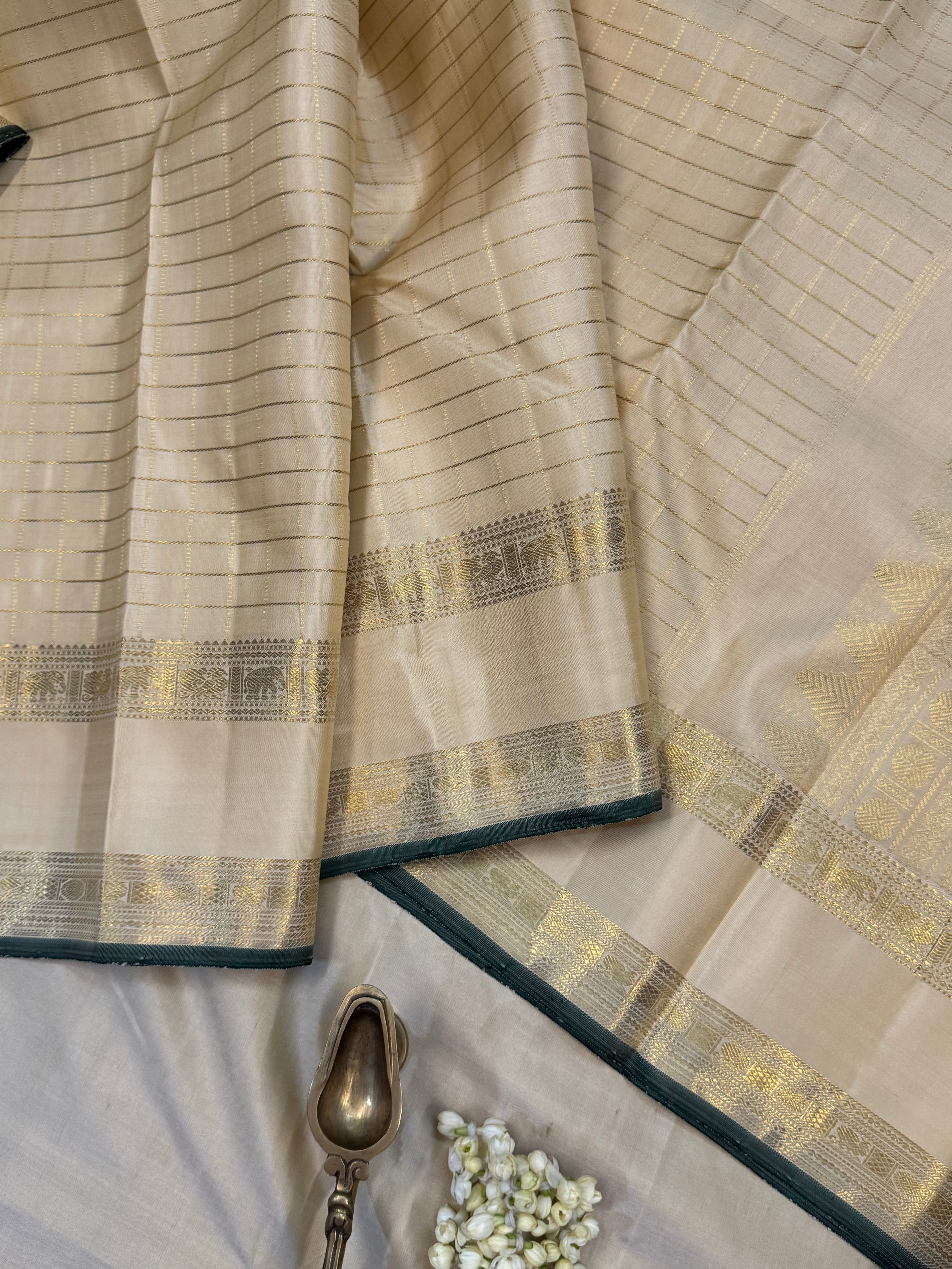 Tussar color zari kattam. / kanjipuram silk