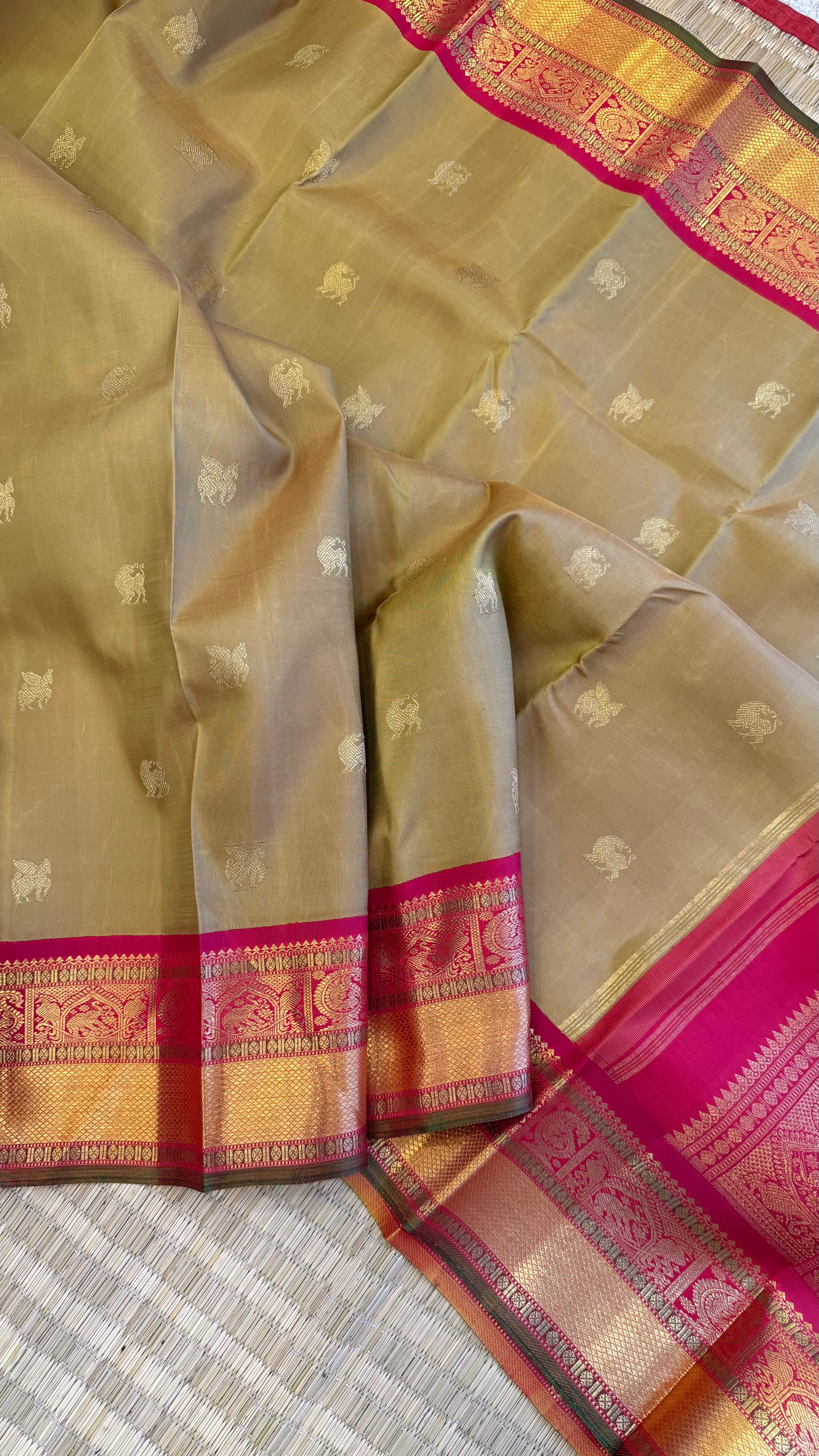 Kaaki colour Kai Korvai / Kanjipuram silk