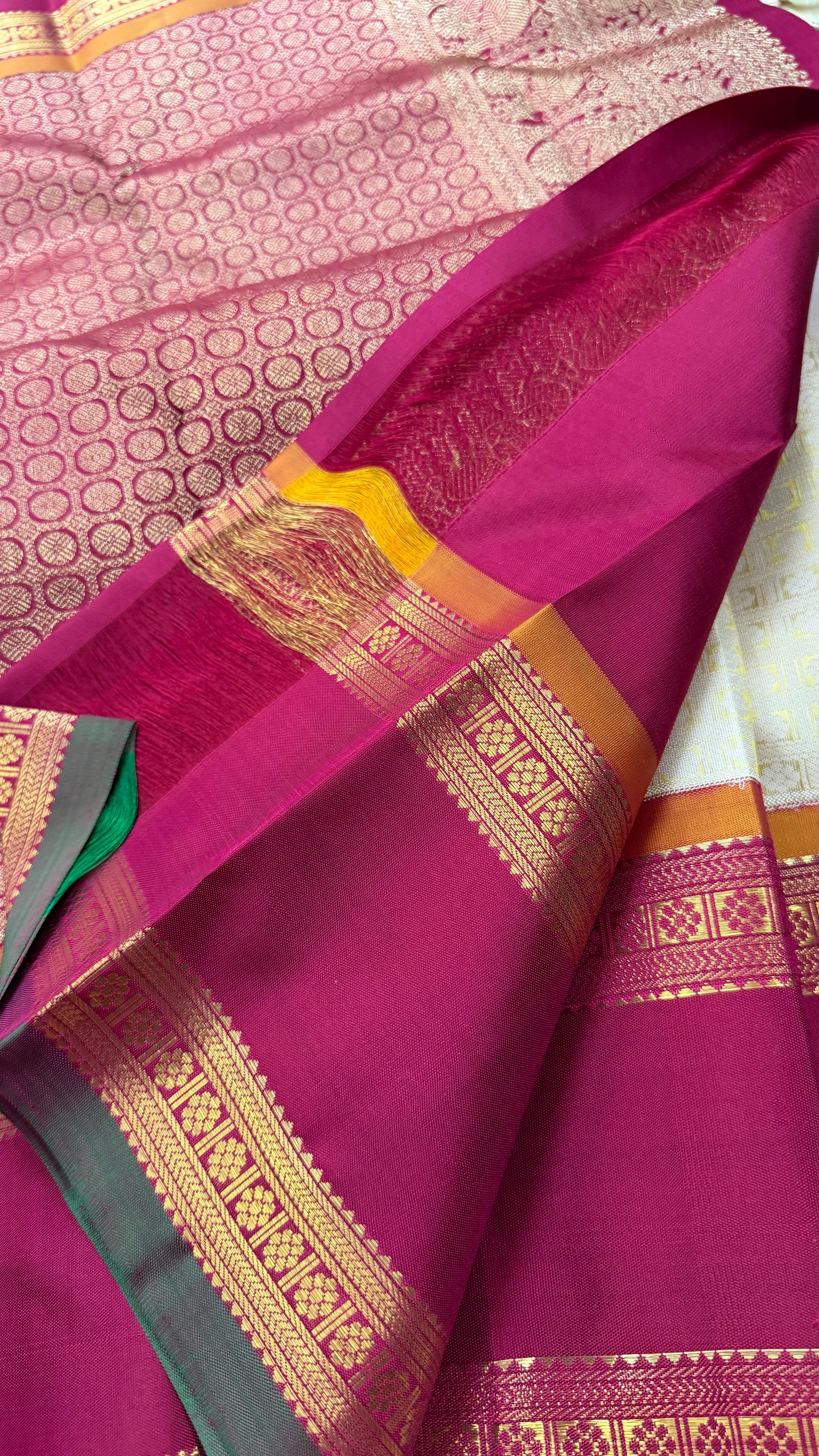 Cream Laksham Butta Korvai / Kanjipuram Silk