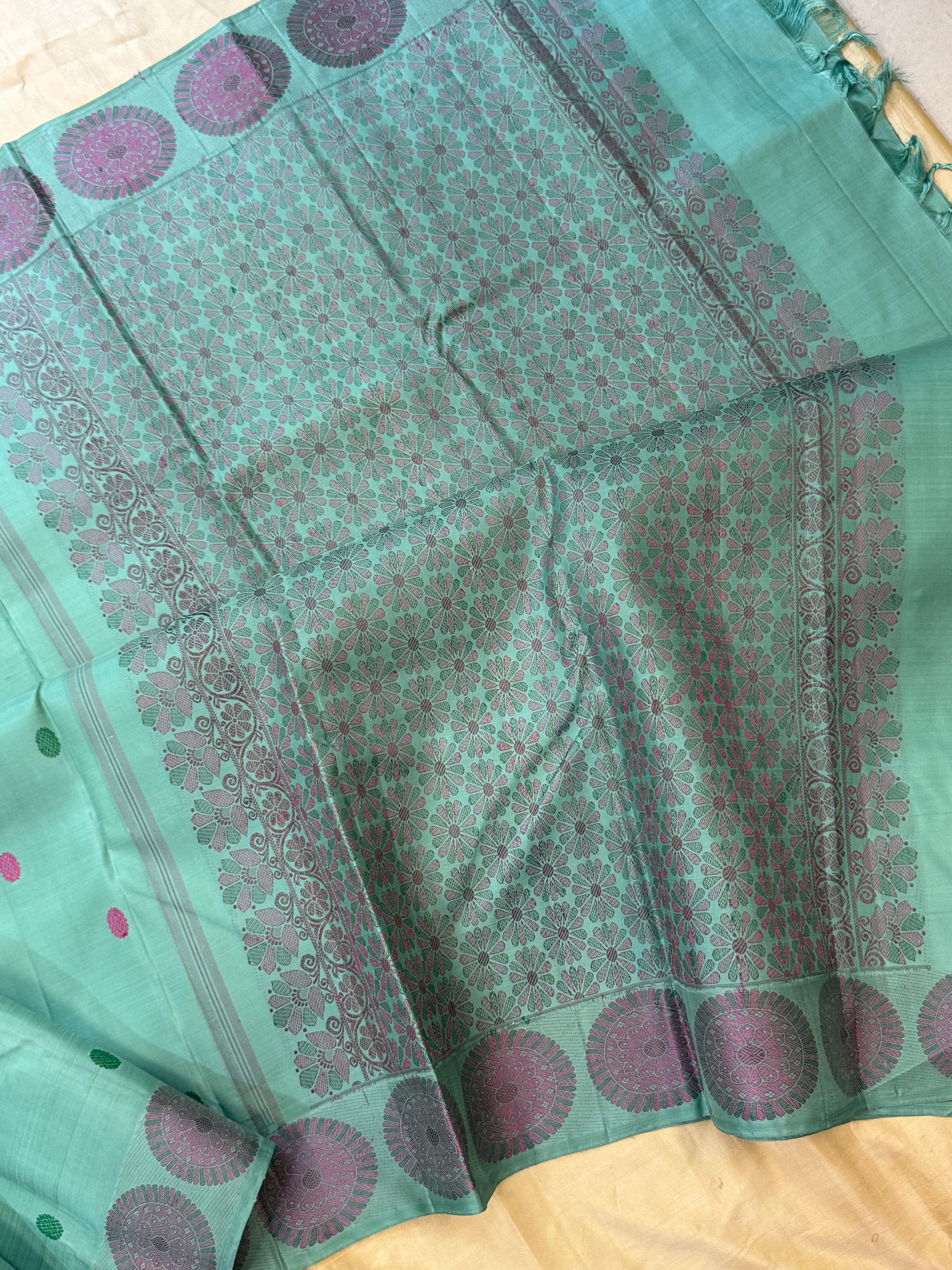 Sky blue round border butta / Arani silk