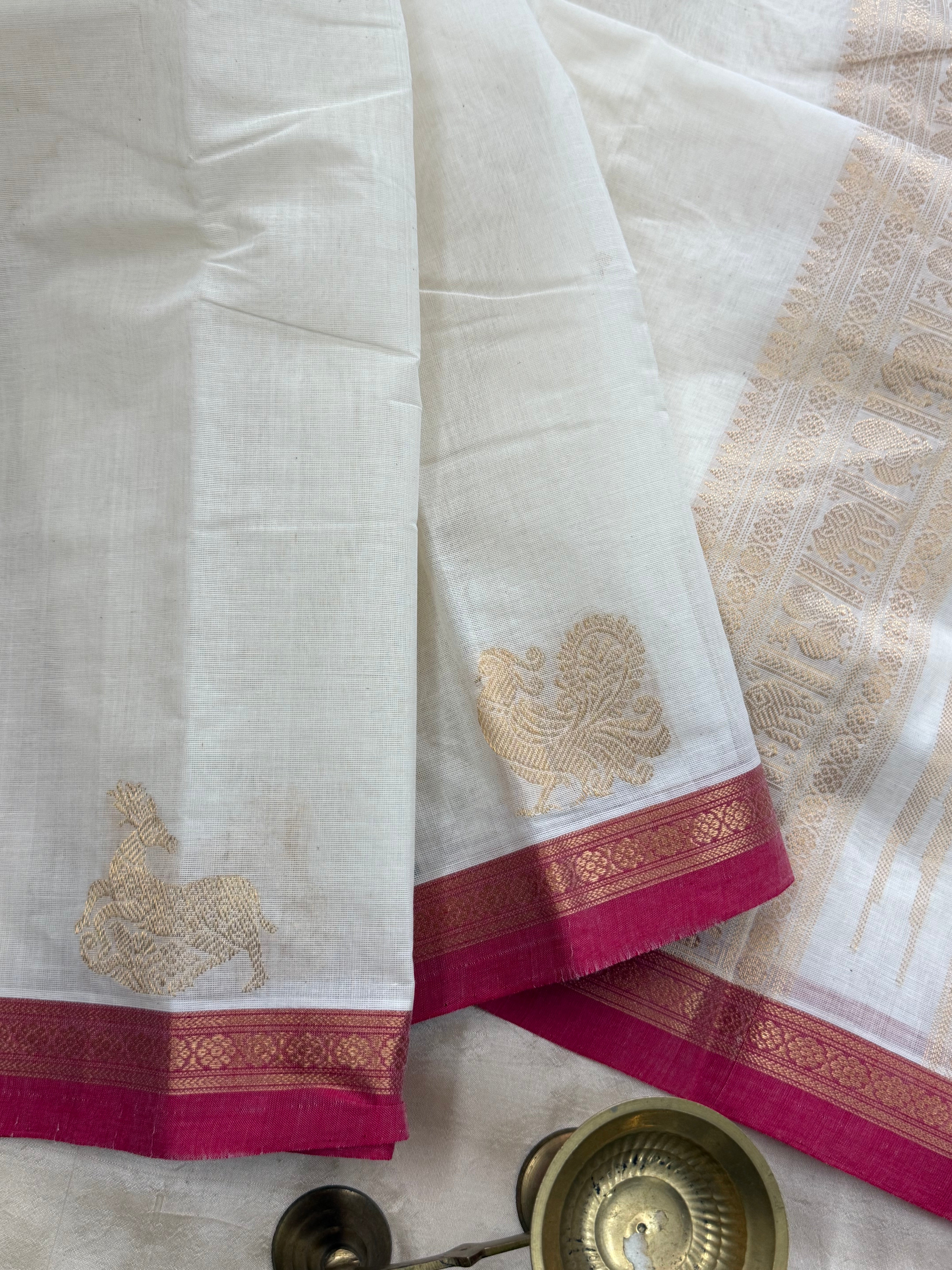 Offwhite small border/ Kanchi Cotton