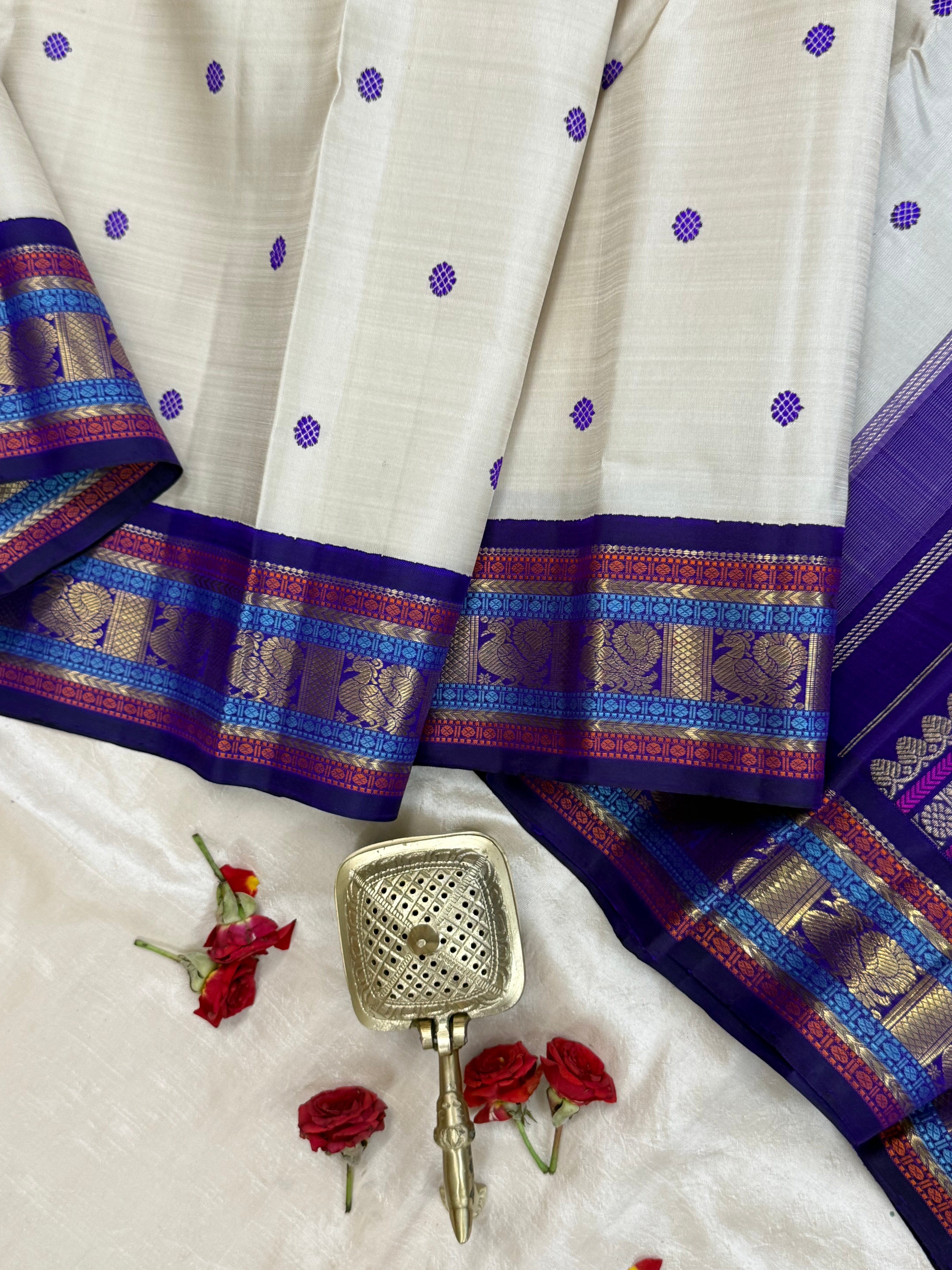 Offwhite and purple thread butta kai korvai/ Kanjipuram silk