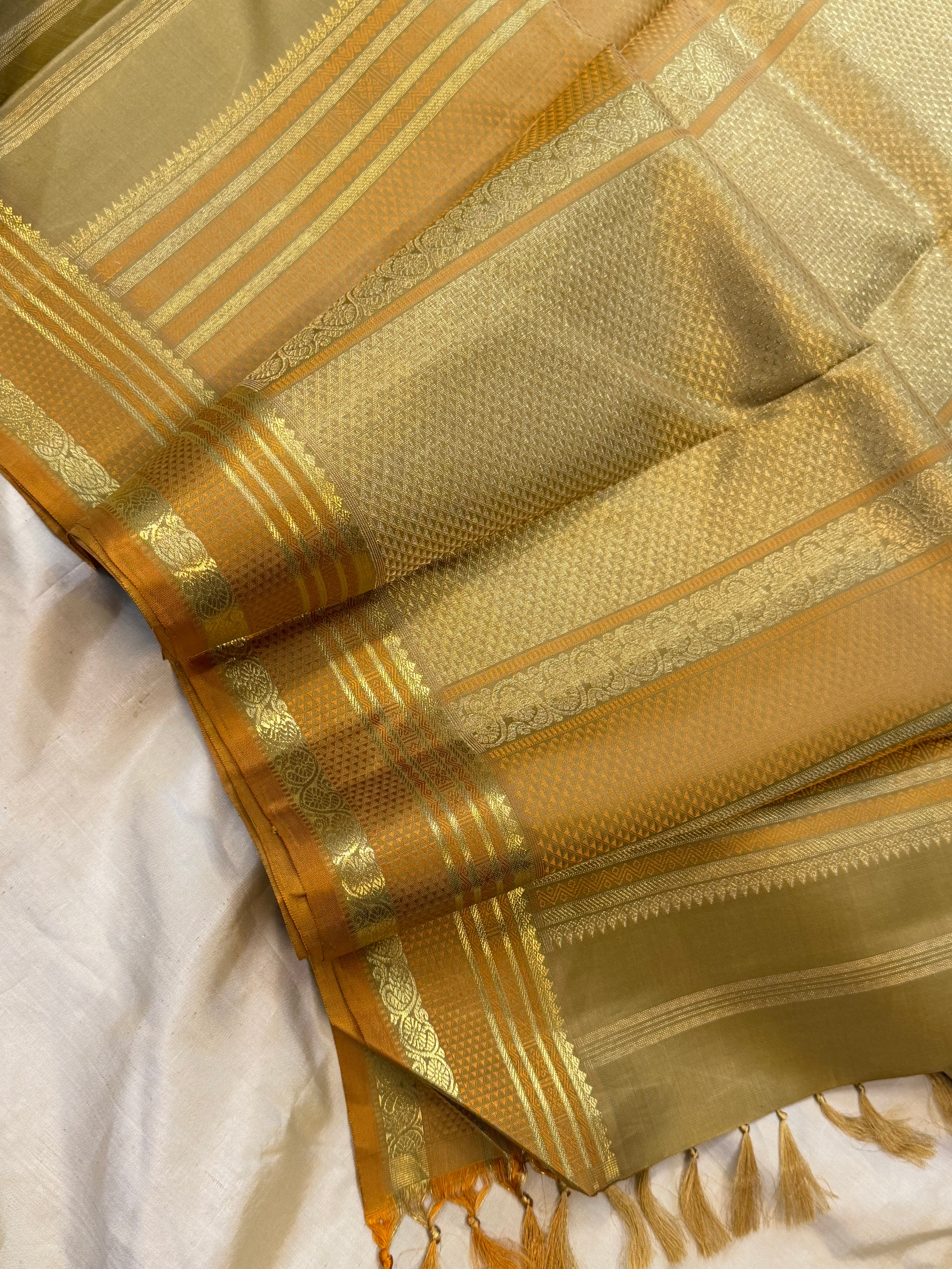 Light mehandi green colour pure Kanjipuram silk CL5789