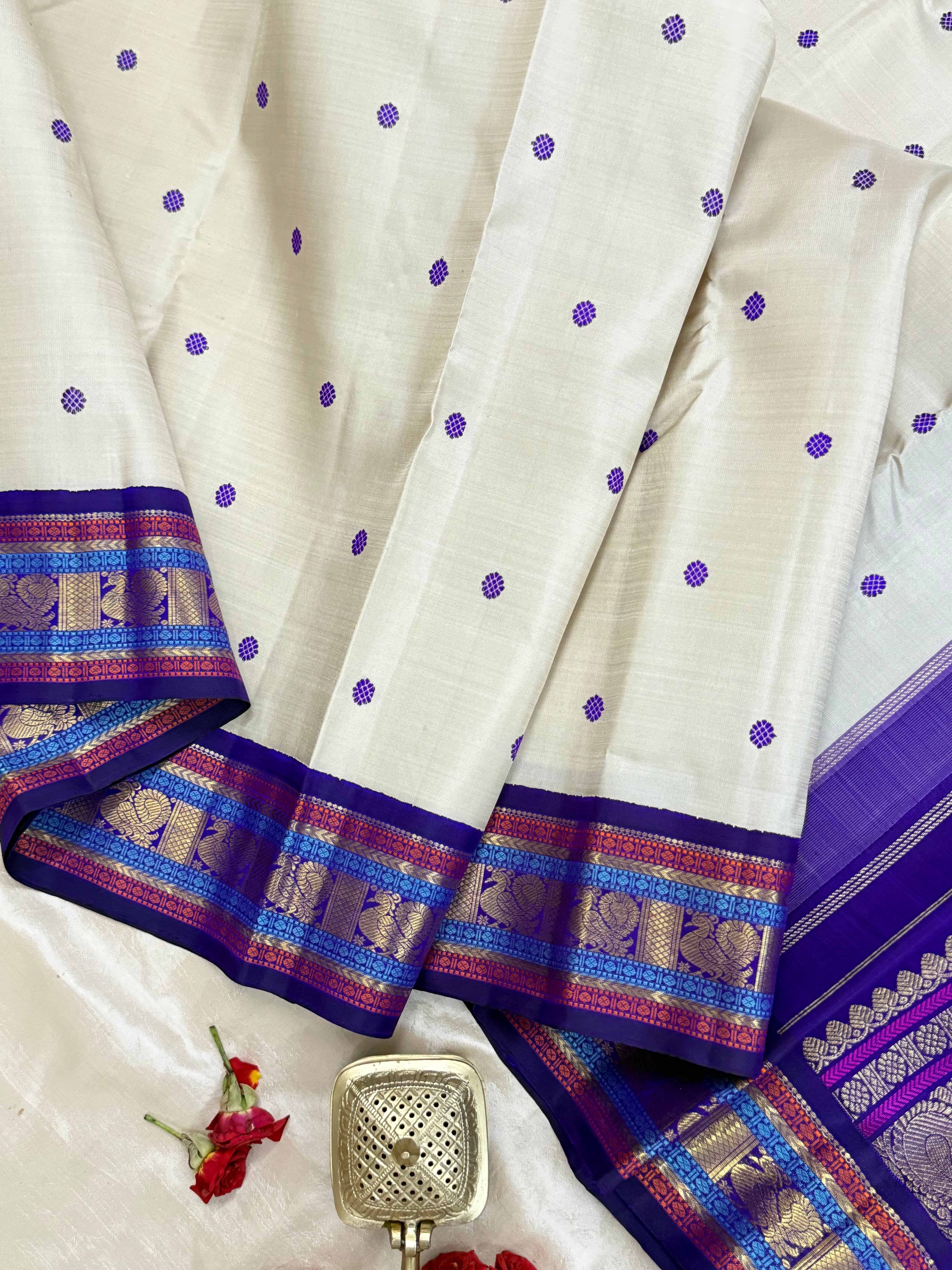 Offwhite and purple thread butta kai korvai/ Kanjipuram silk