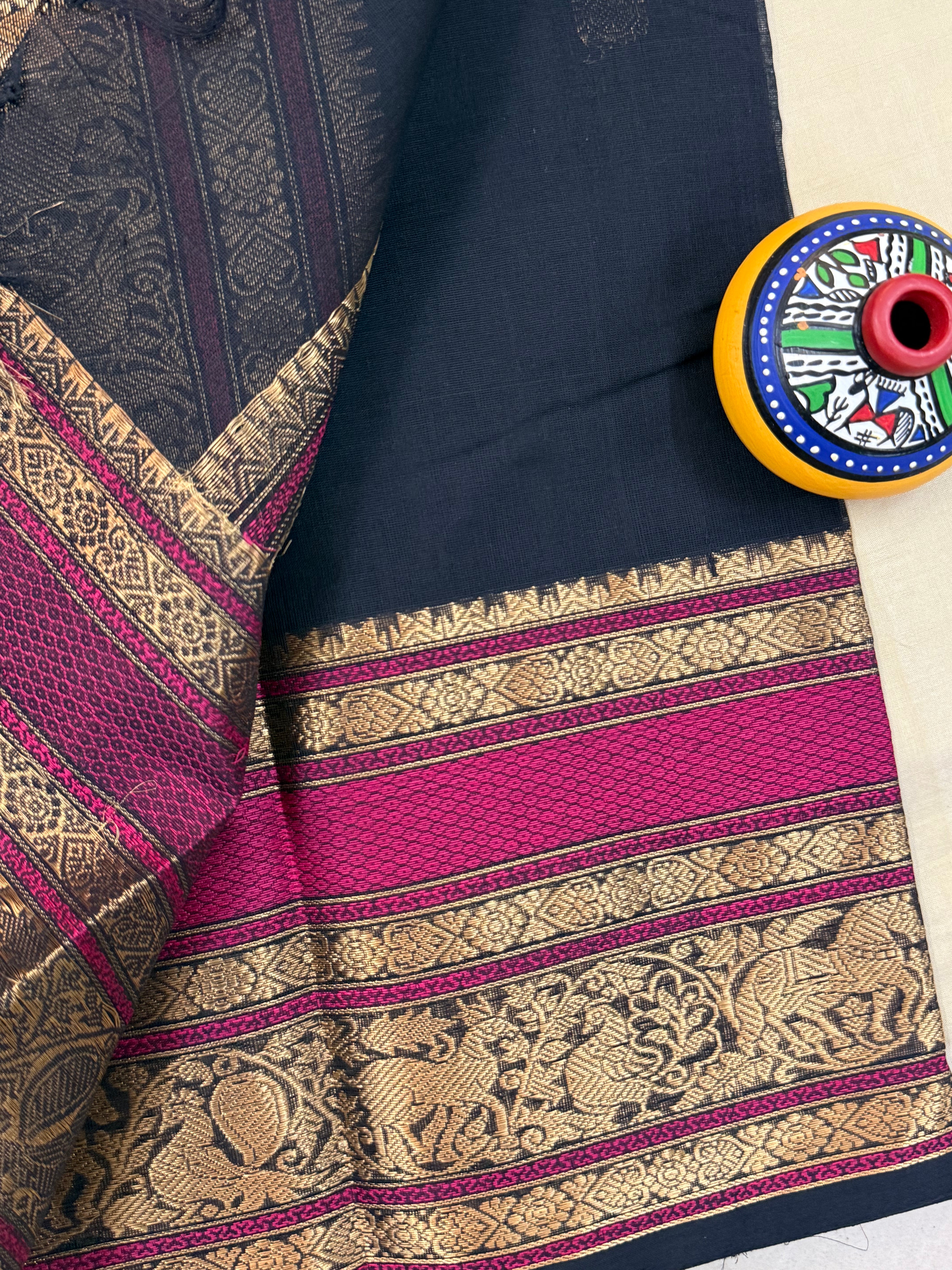 Black Iruthalaipakshi butta - corner pallu / Kanchi Cotton